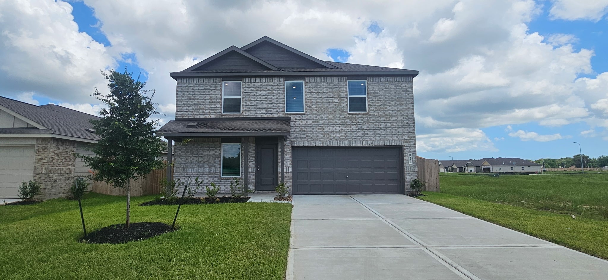 929 Woodhaven Lakes Drive Property Photo 1