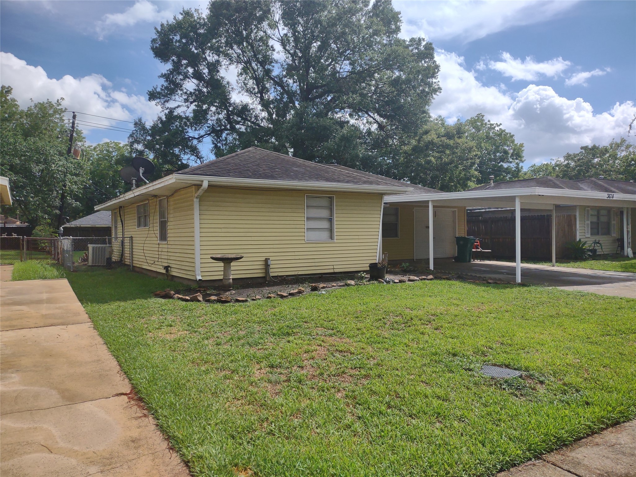 3614 Longwood Drive Property Photo 3