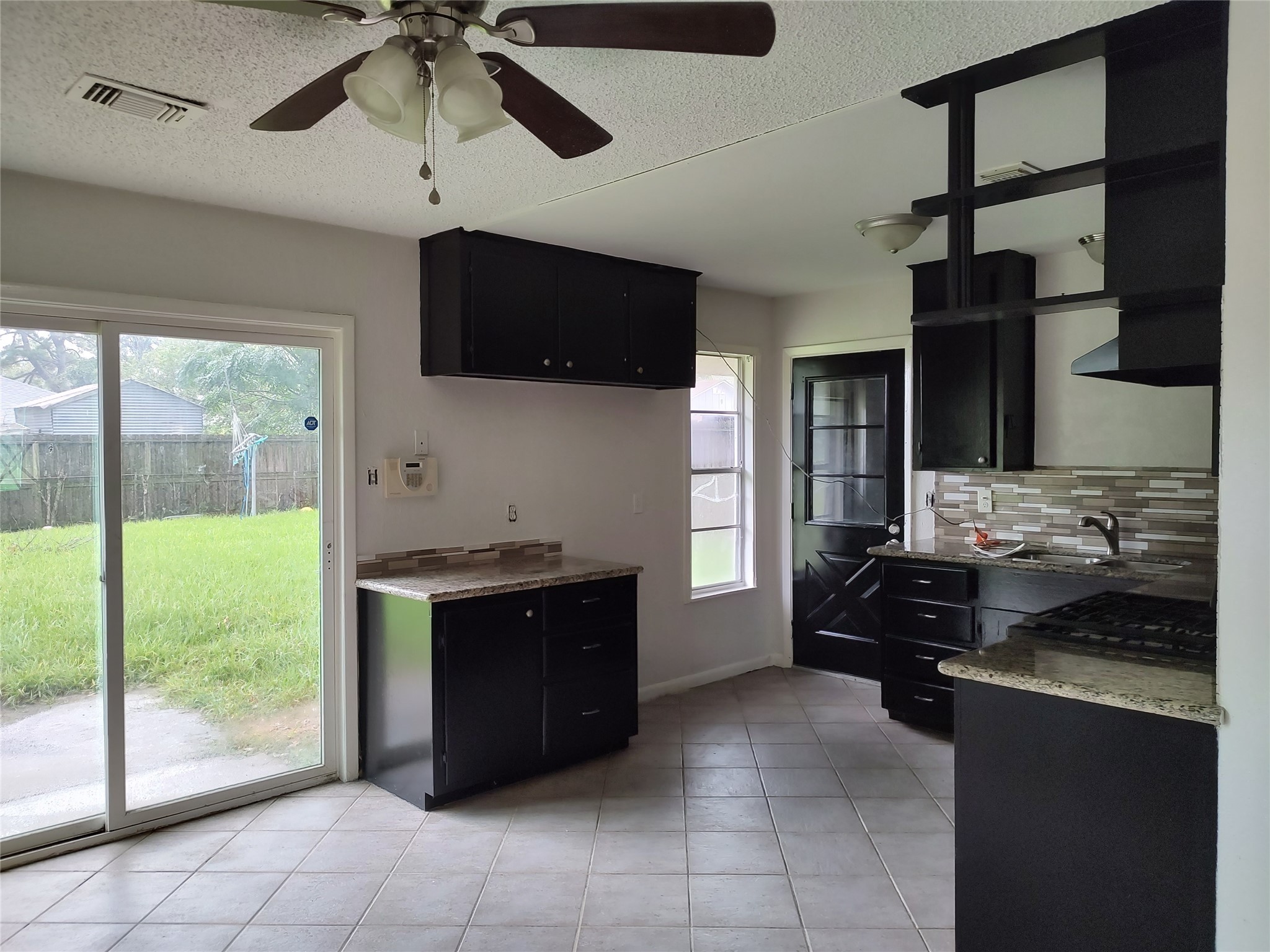 3614 Longwood Drive Property Photo 8