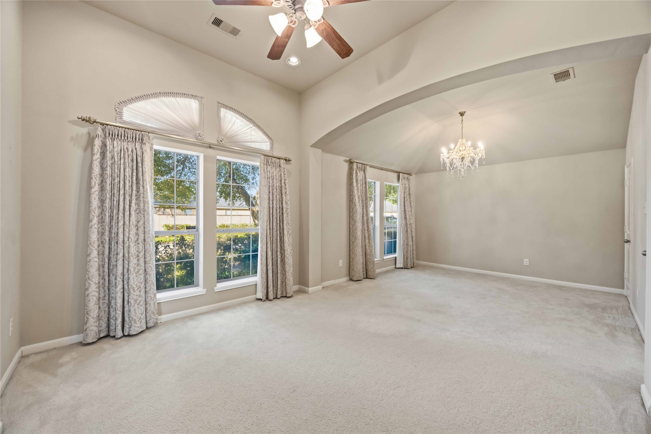 13615 Rainwater Drive Property Photo 2