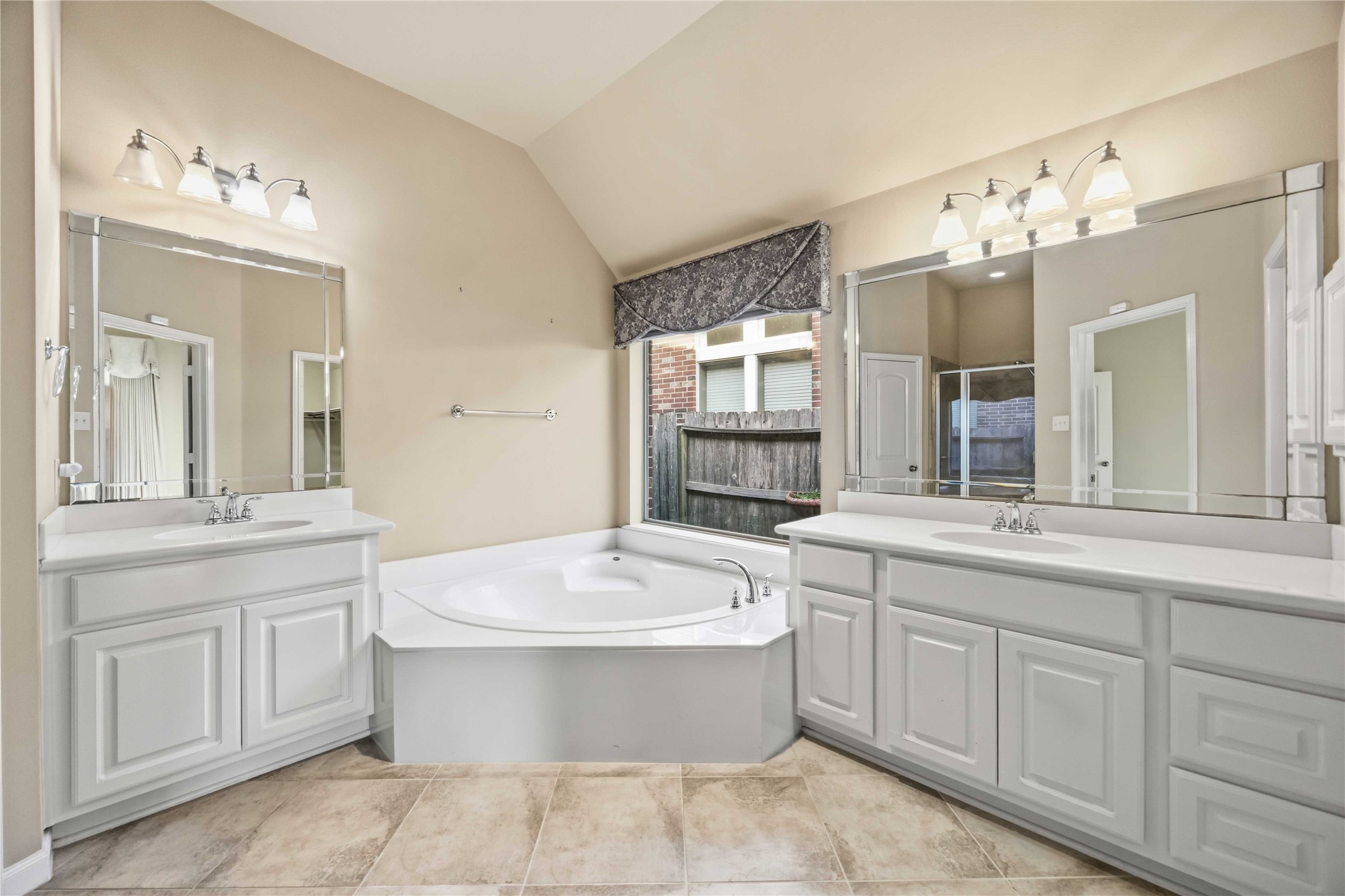 13615 Rainwater Drive Property Photo 10