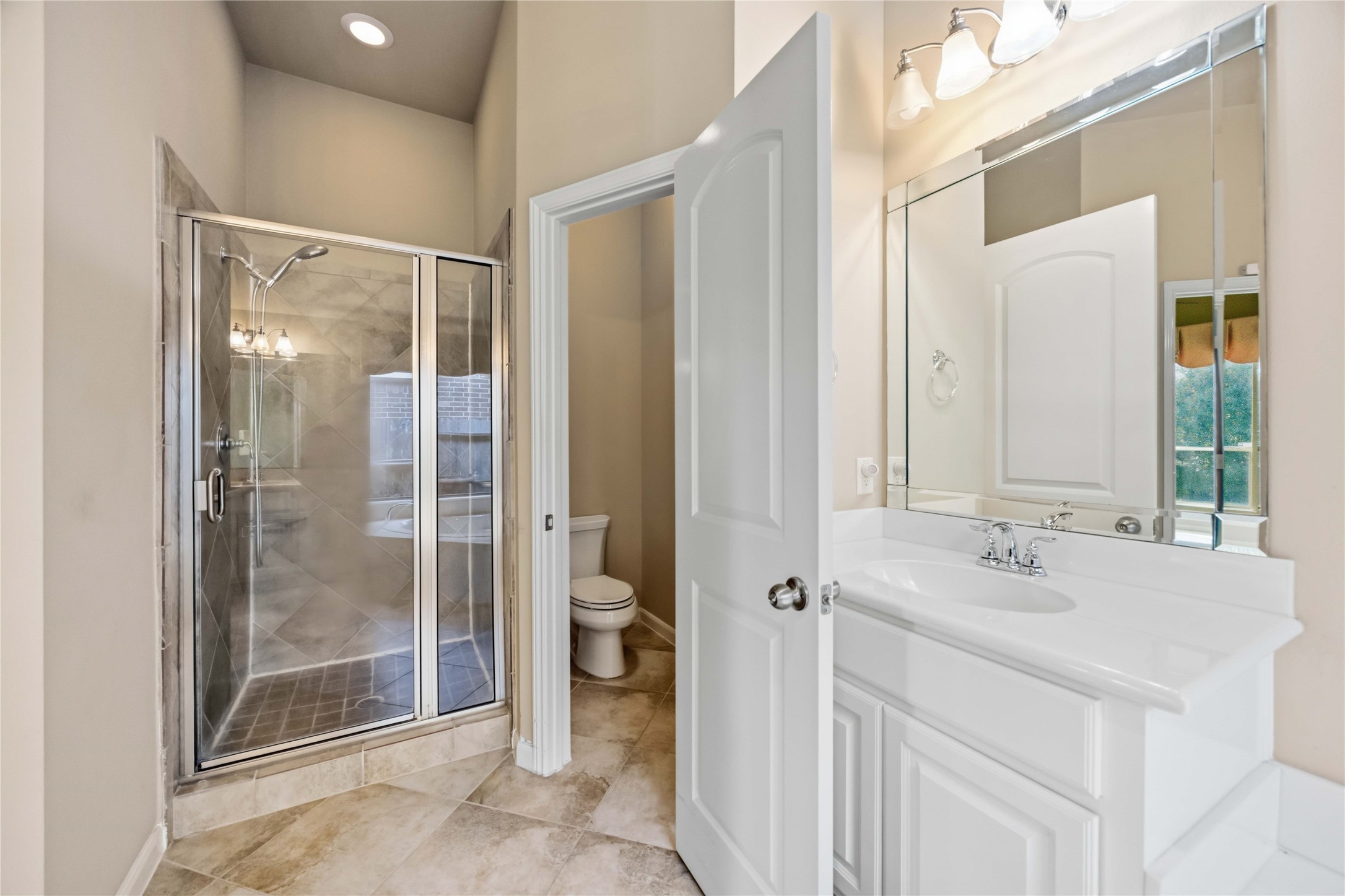 13615 Rainwater Drive Property Photo 11