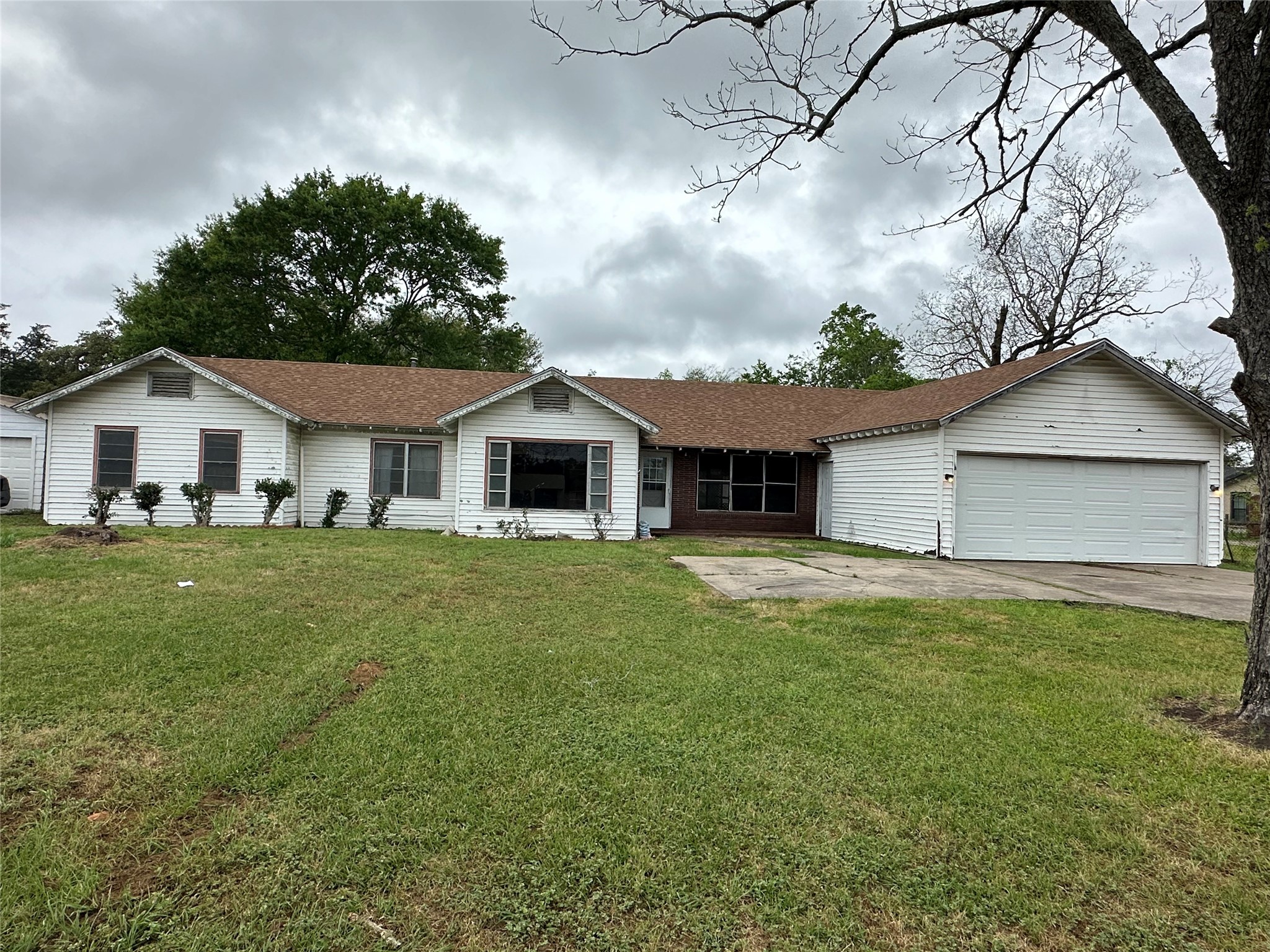 703 S Mccarty Avenue Property Photo