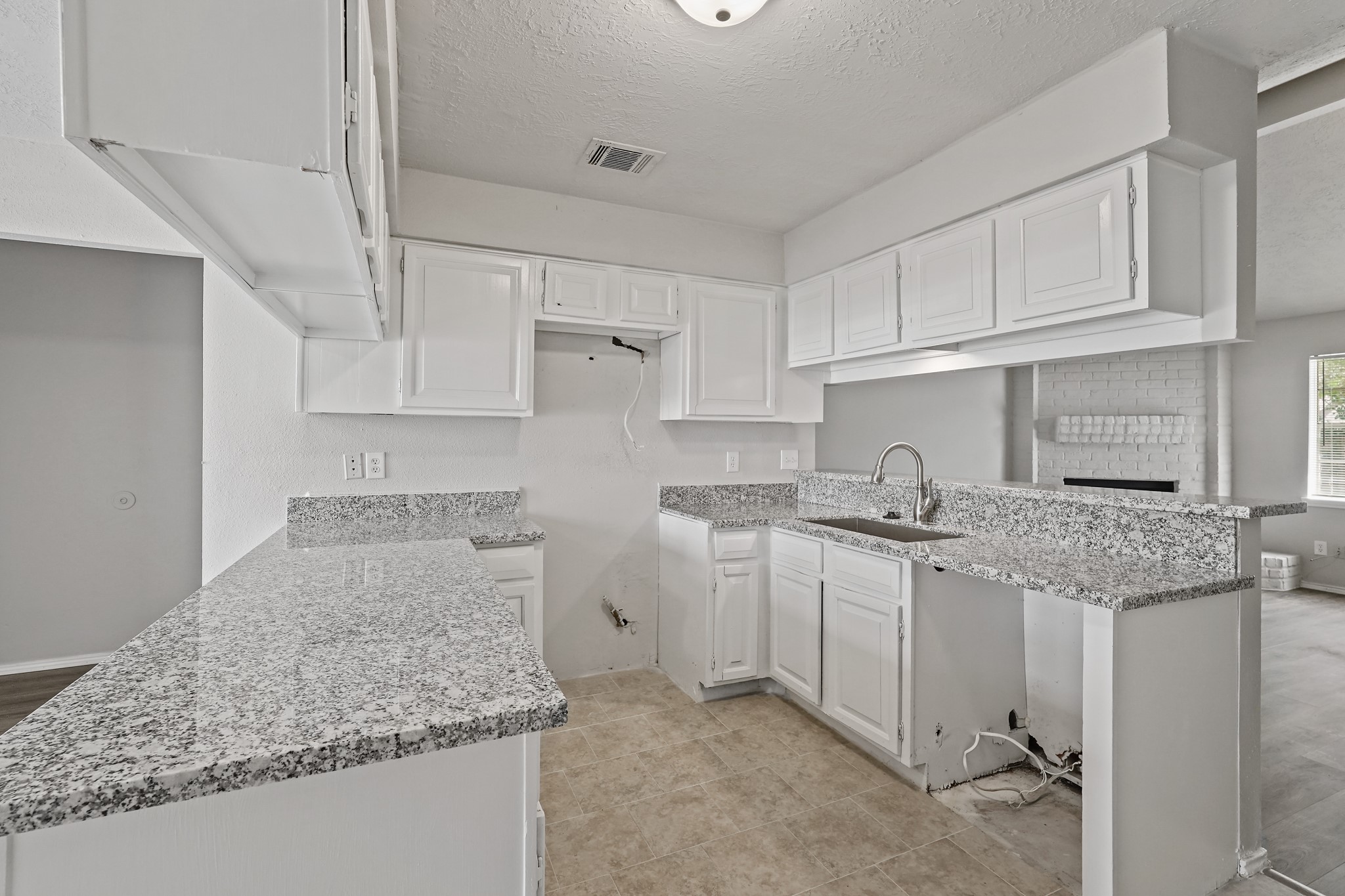 4319 Windrift Drive Property Photo 6
