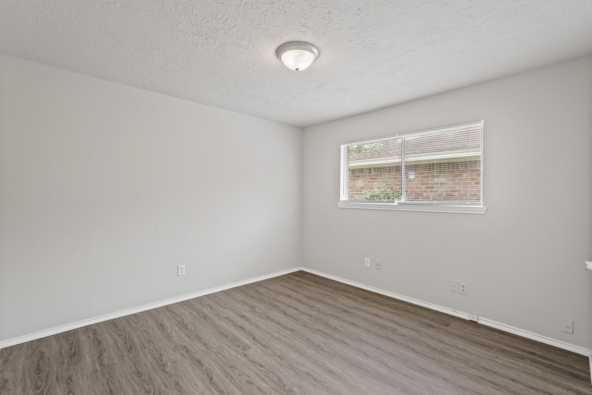 4319 Windrift Drive Property Photo 9