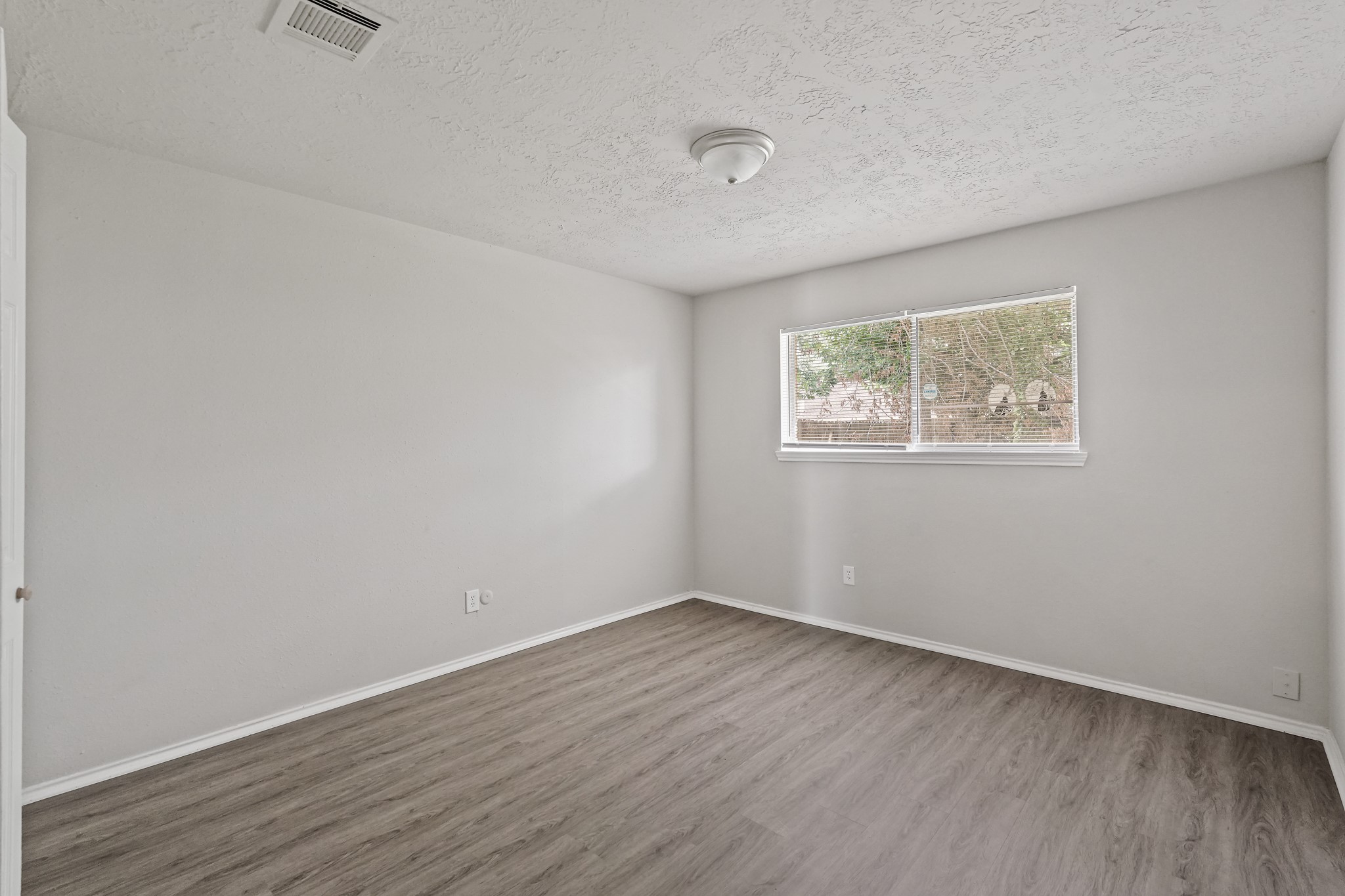 4319 Windrift Drive Property Photo 10