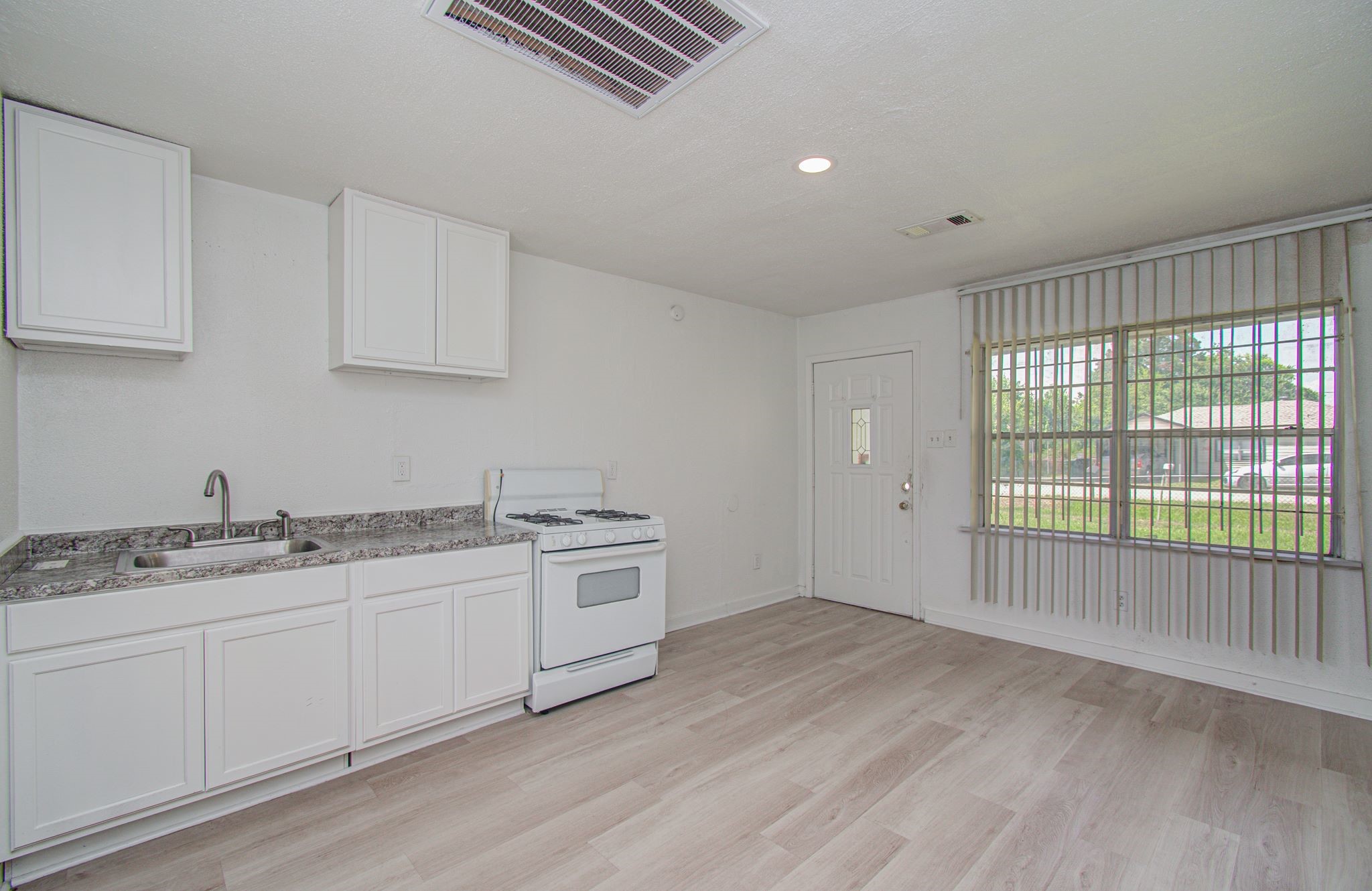 7622 Delavan Drive Property Photo 3