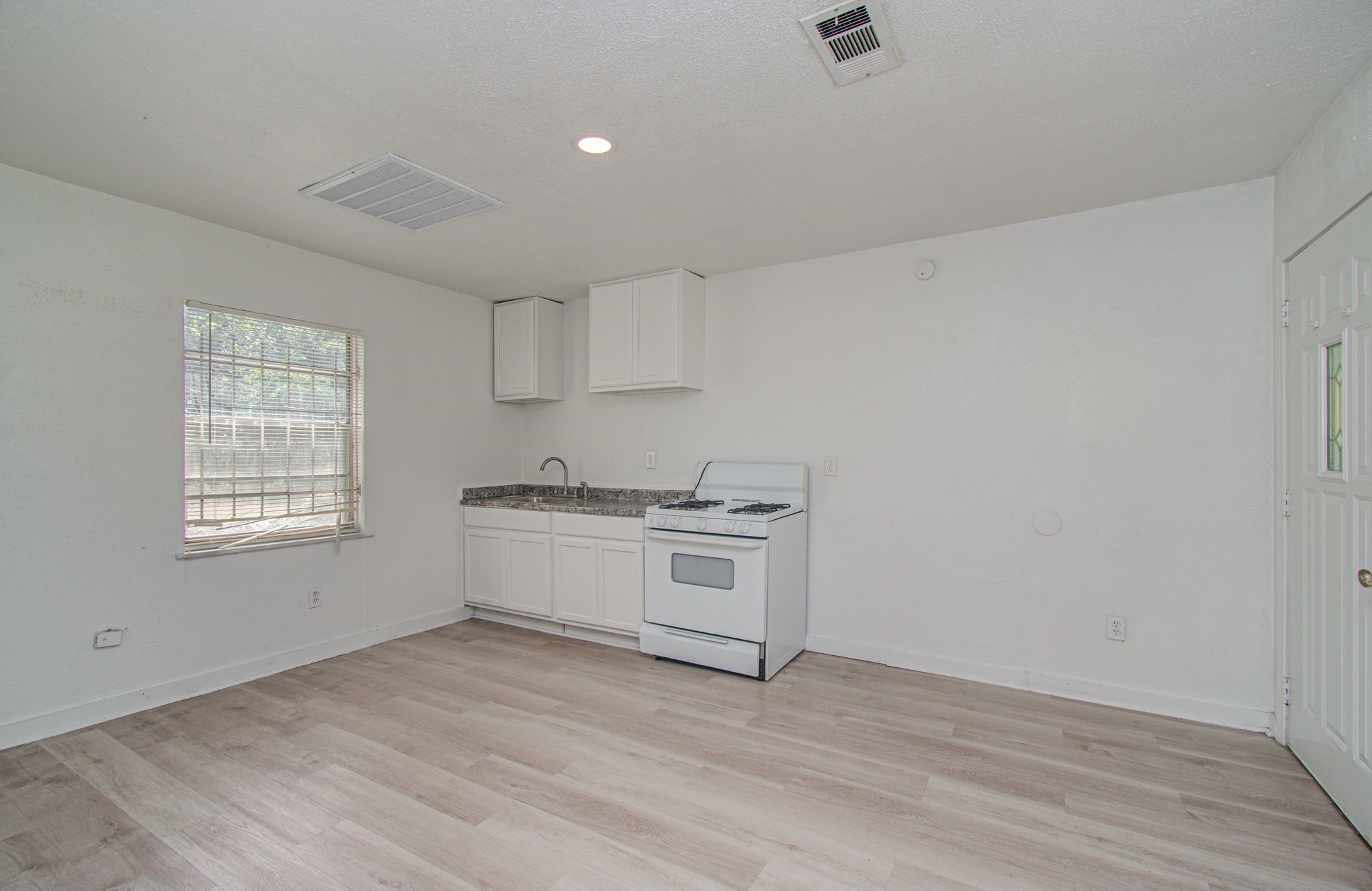 7622 Delavan Drive Property Photo 4