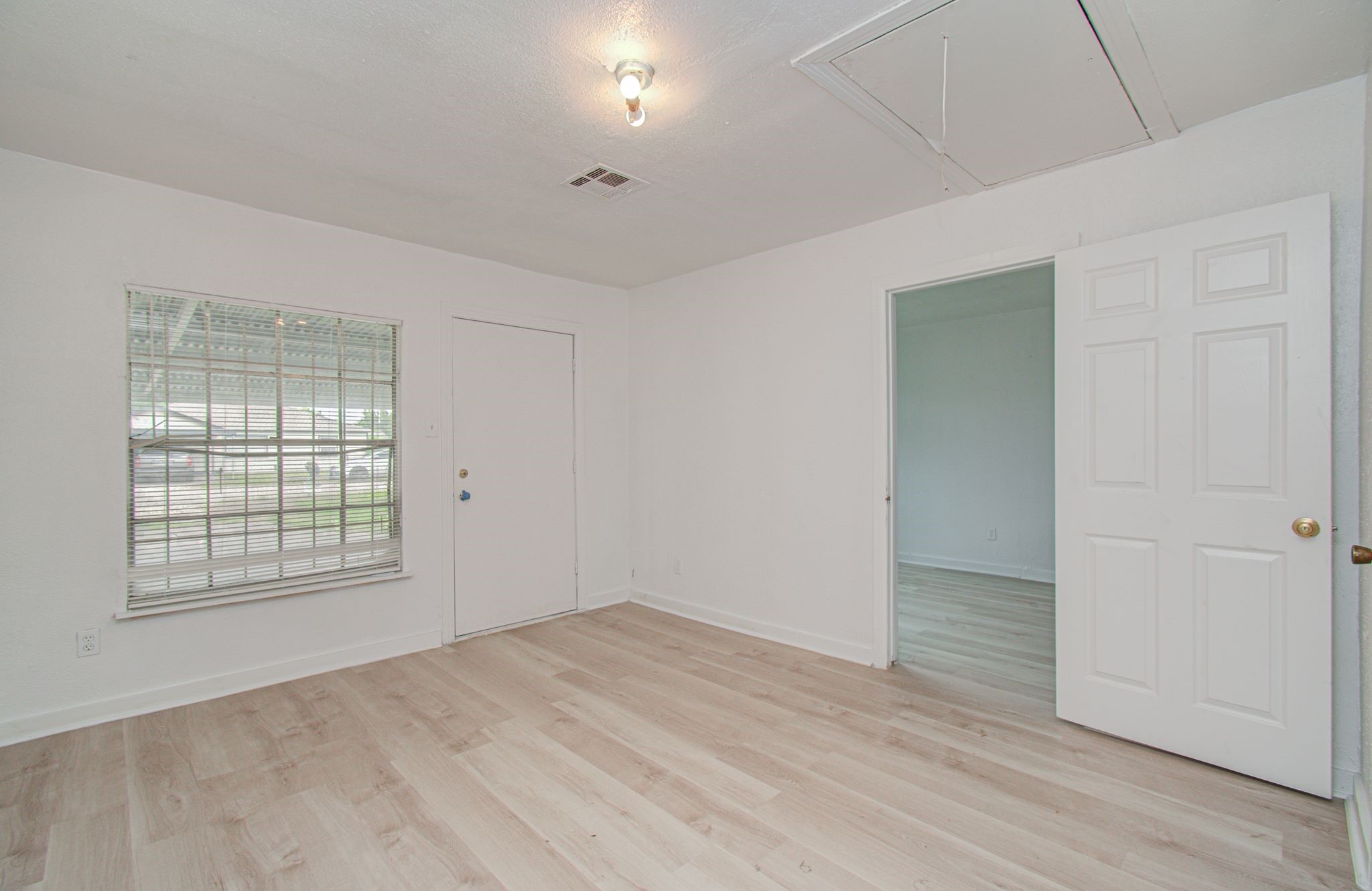 7622 Delavan Drive Property Photo 5