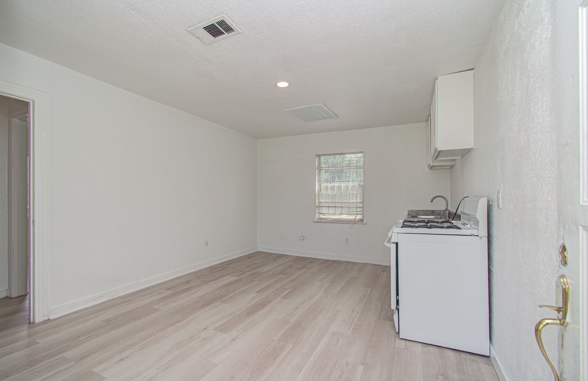 7622 Delavan Drive Property Photo 6