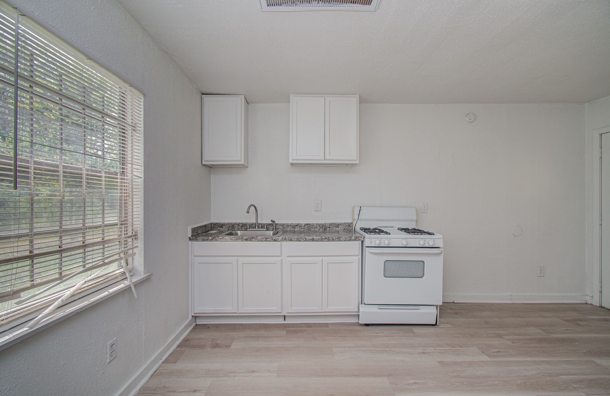 7622 Delavan Drive Property Photo 7