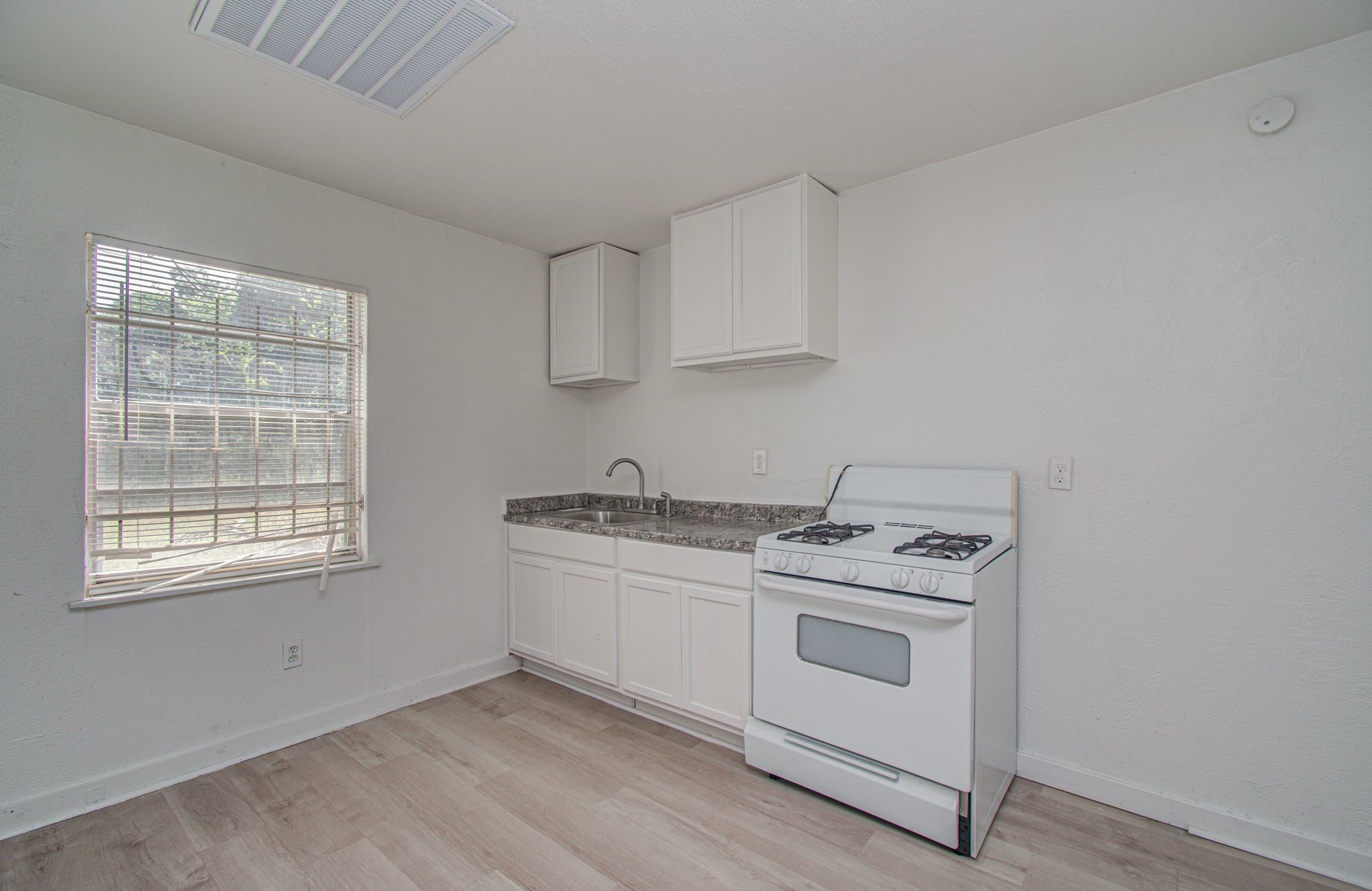 7622 Delavan Drive Property Photo 8