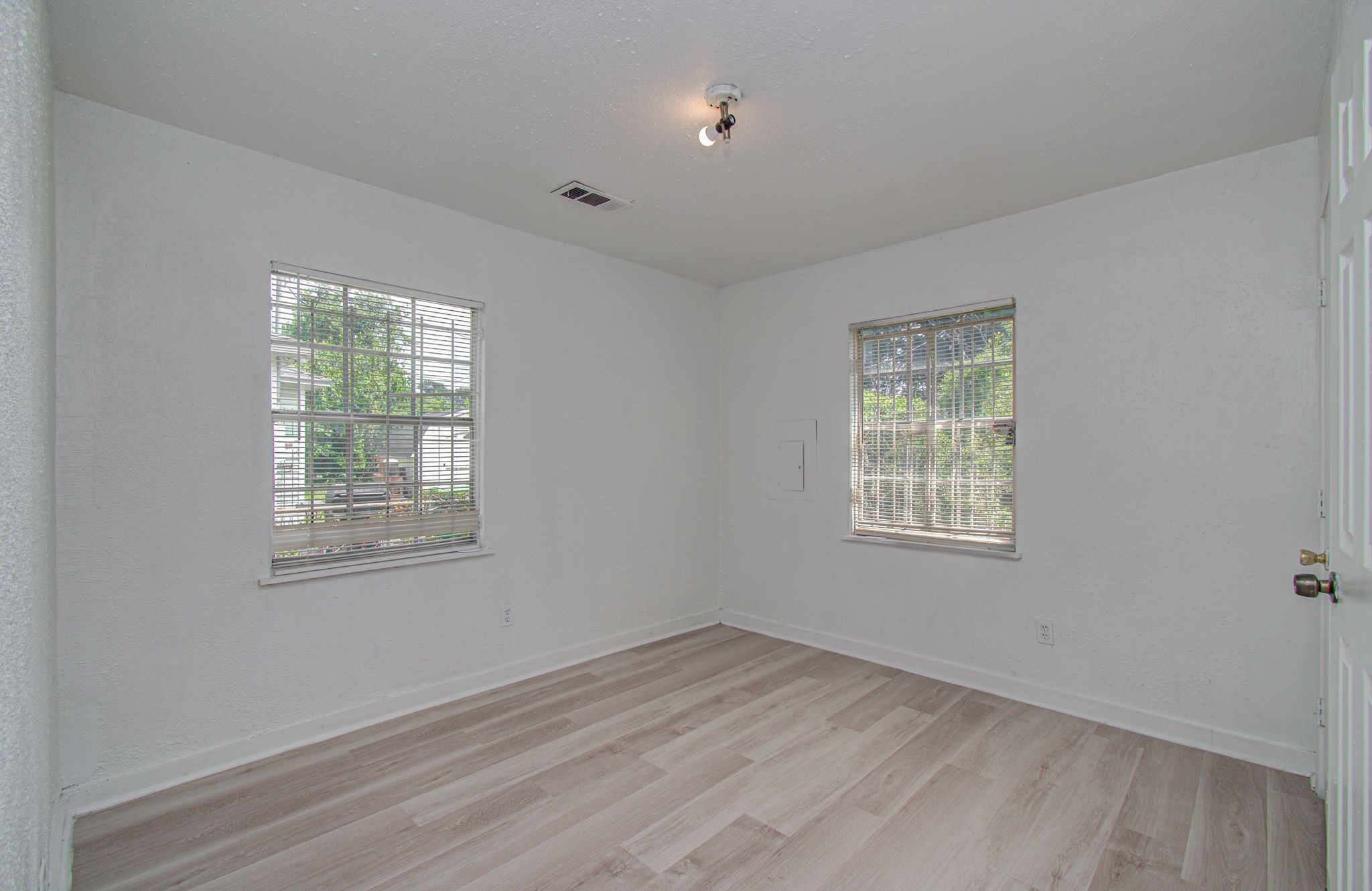 7622 Delavan Drive Property Photo 9