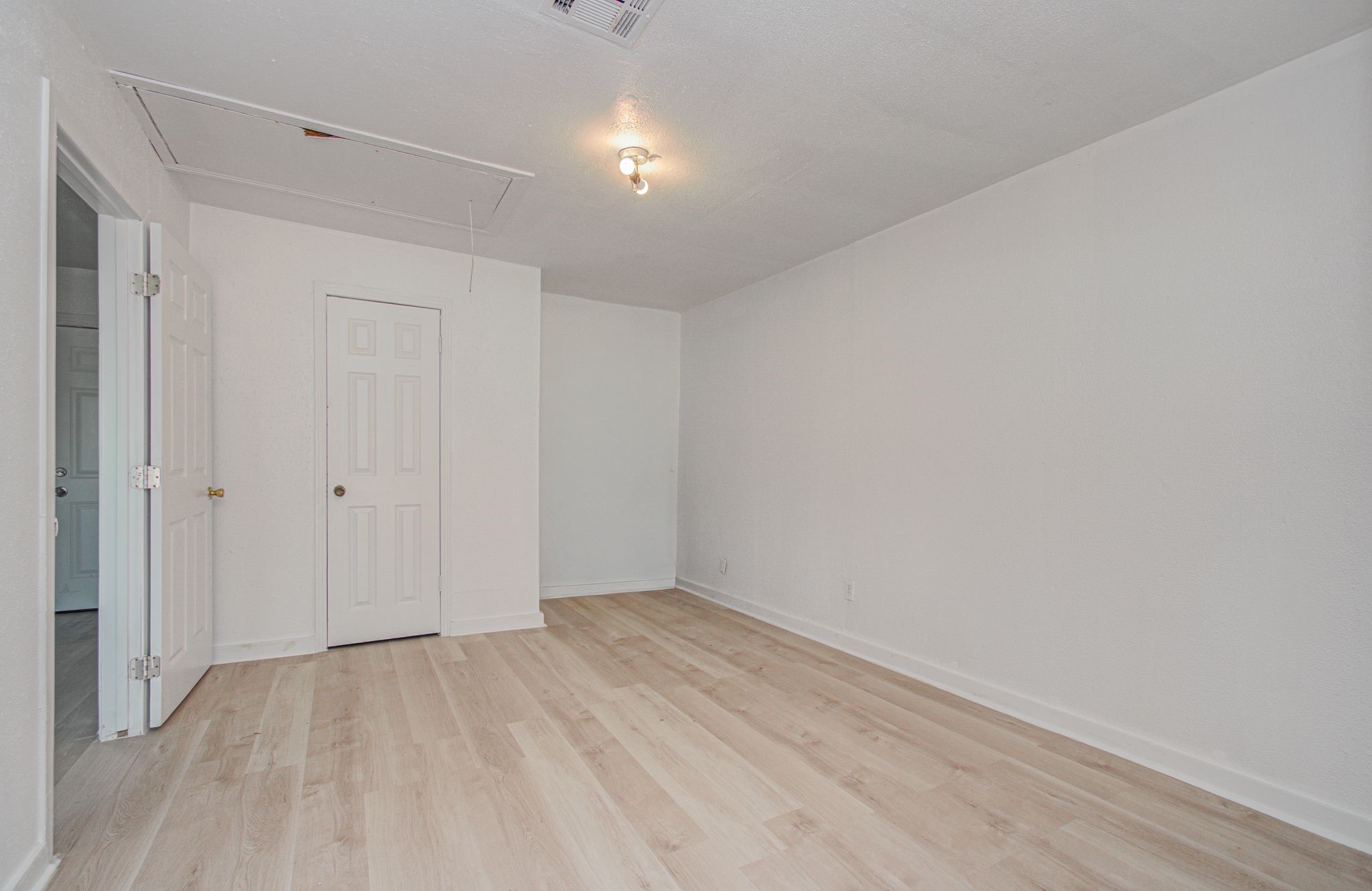 7622 Delavan Drive Property Photo 18