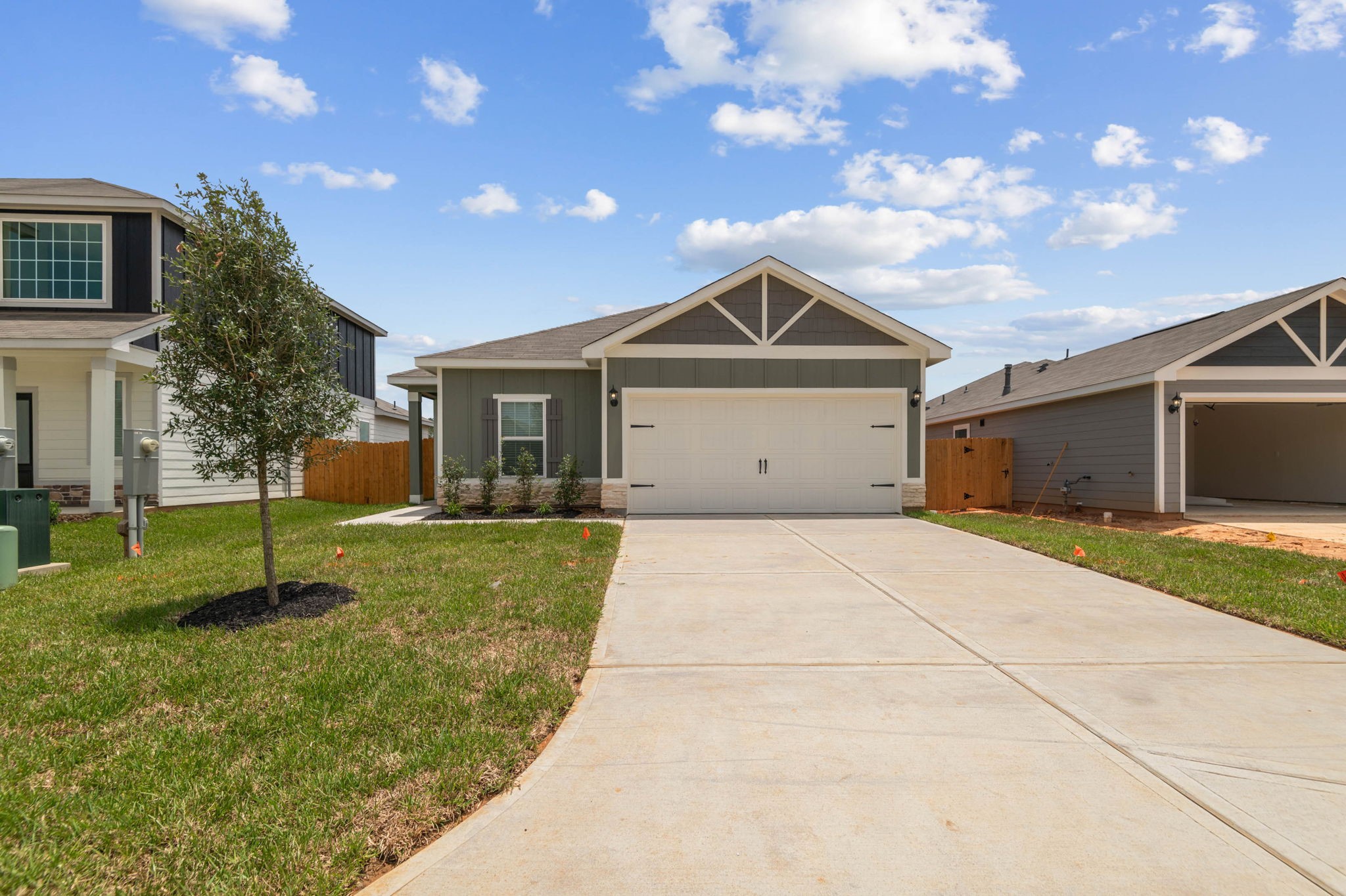 16471 Honeysuckle Hill Drive Property Photo 1