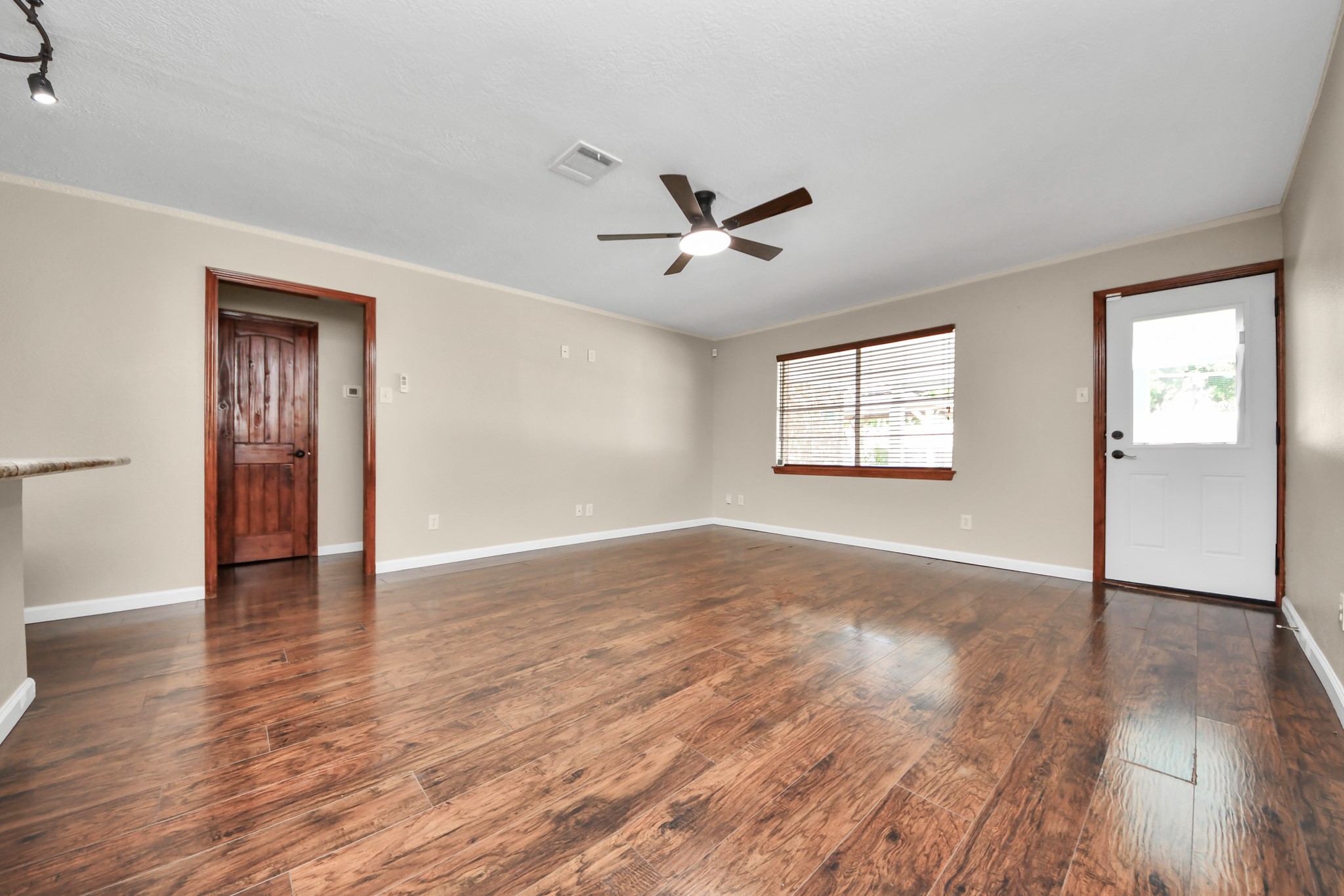 4210 Justin Lane Property Photo 7