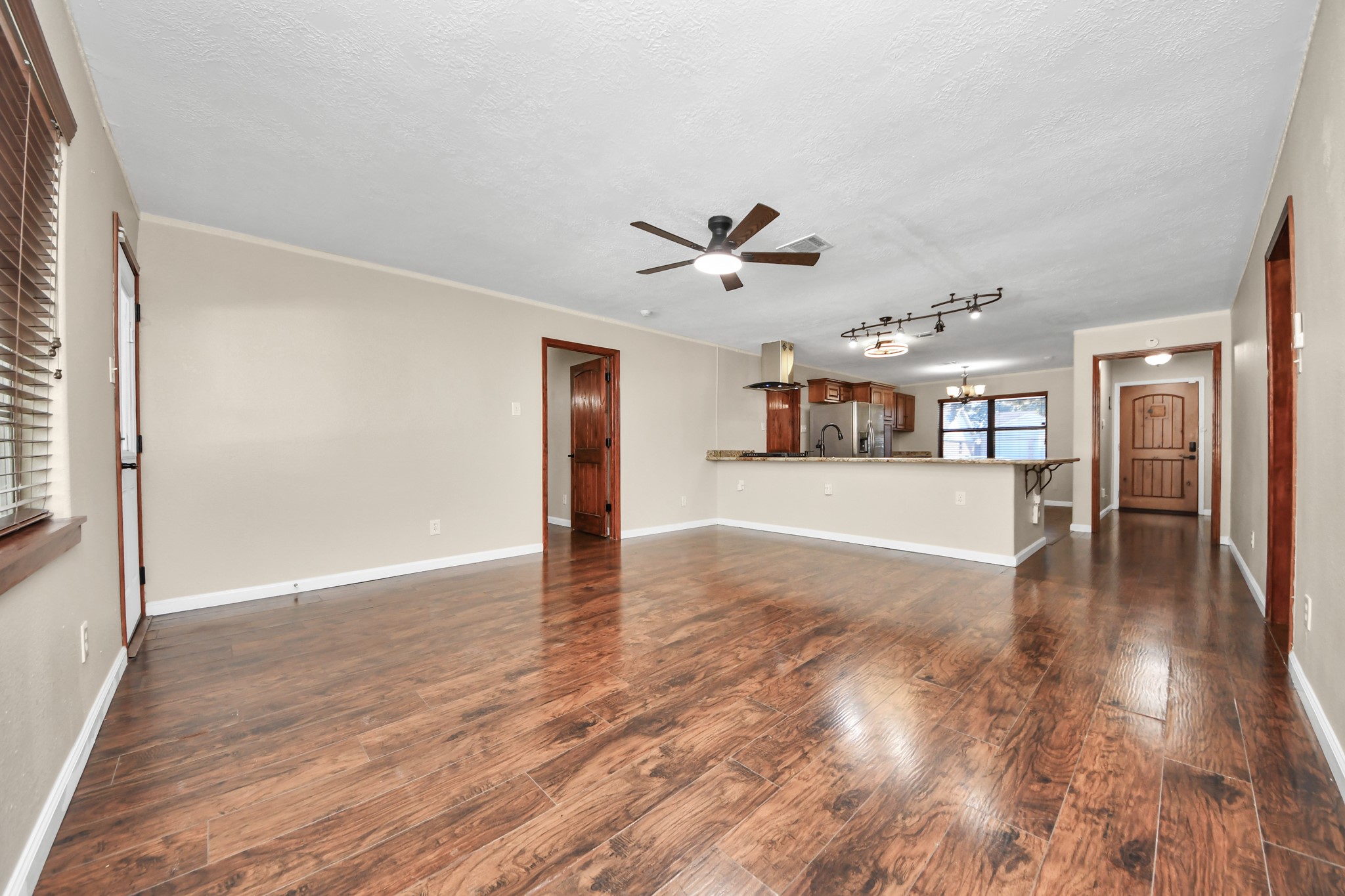 4210 Justin Lane Property Photo 8