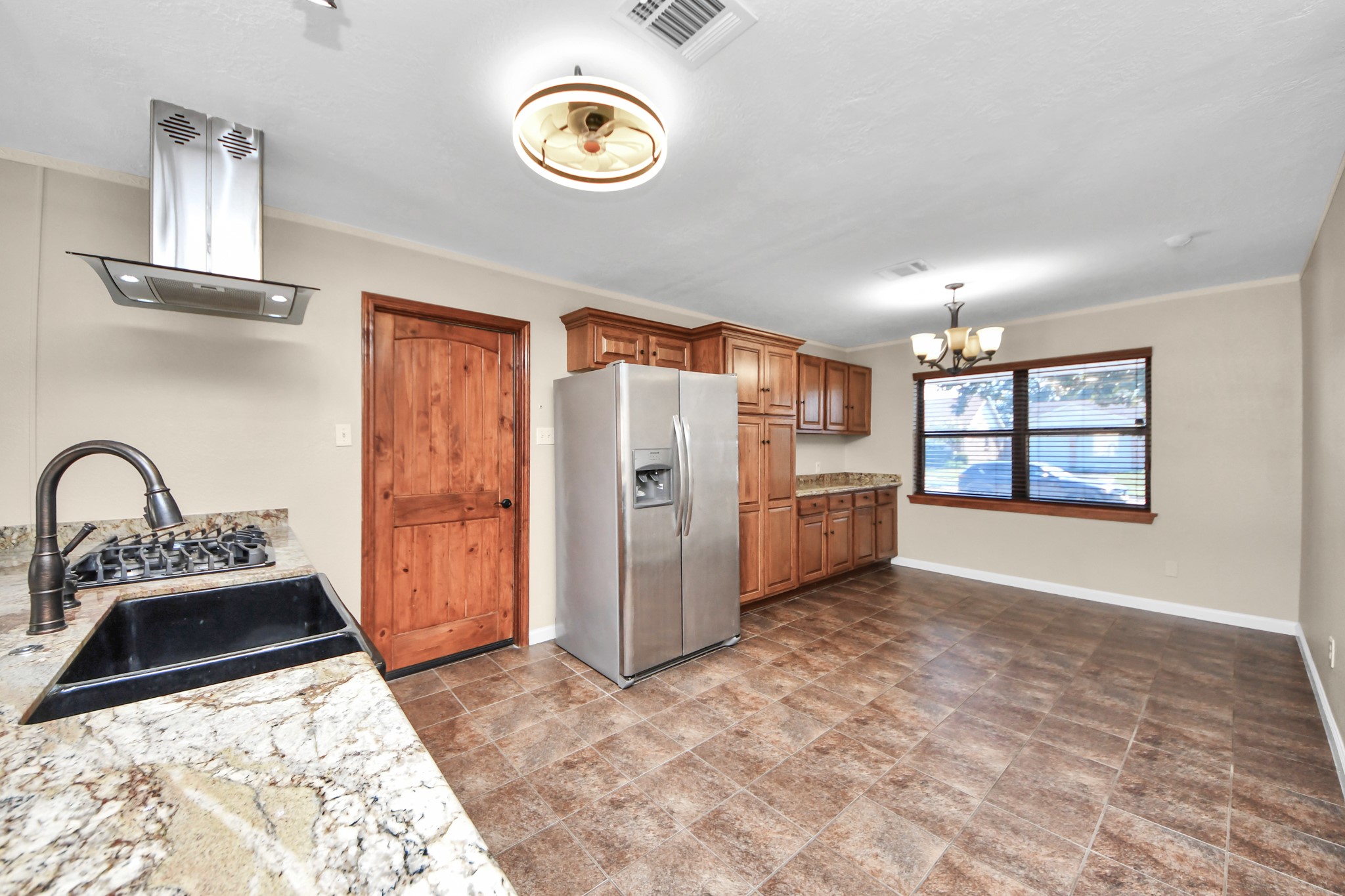 4210 Justin Lane Property Photo 9