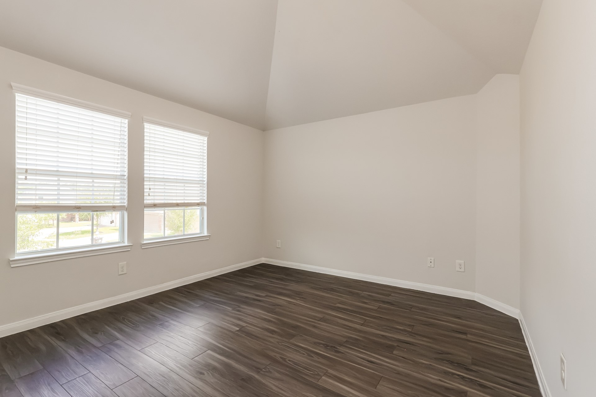 2438 Gibbs Bend Court Property Photo 11