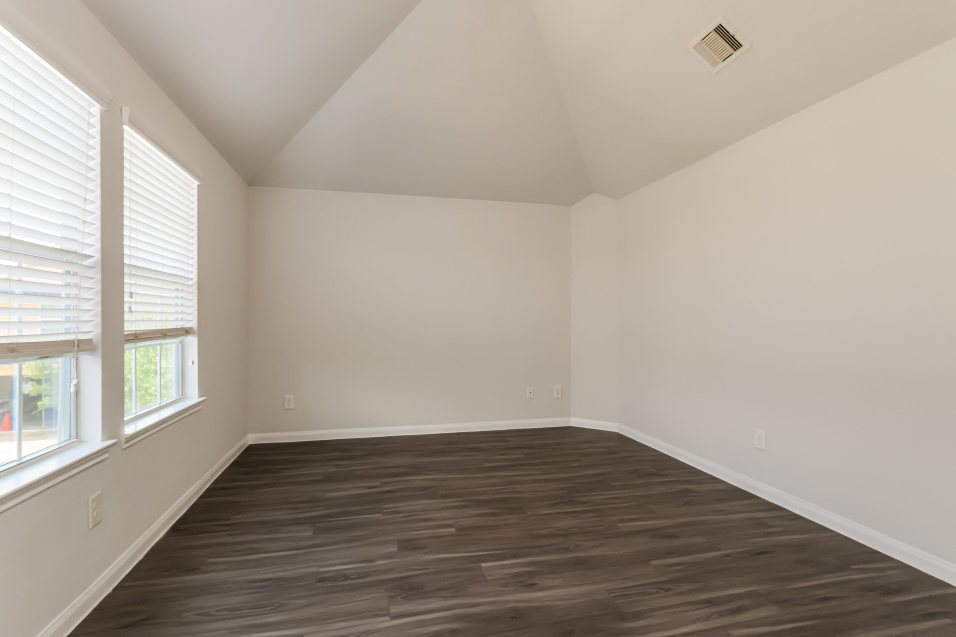2438 Gibbs Bend Court Property Photo 12