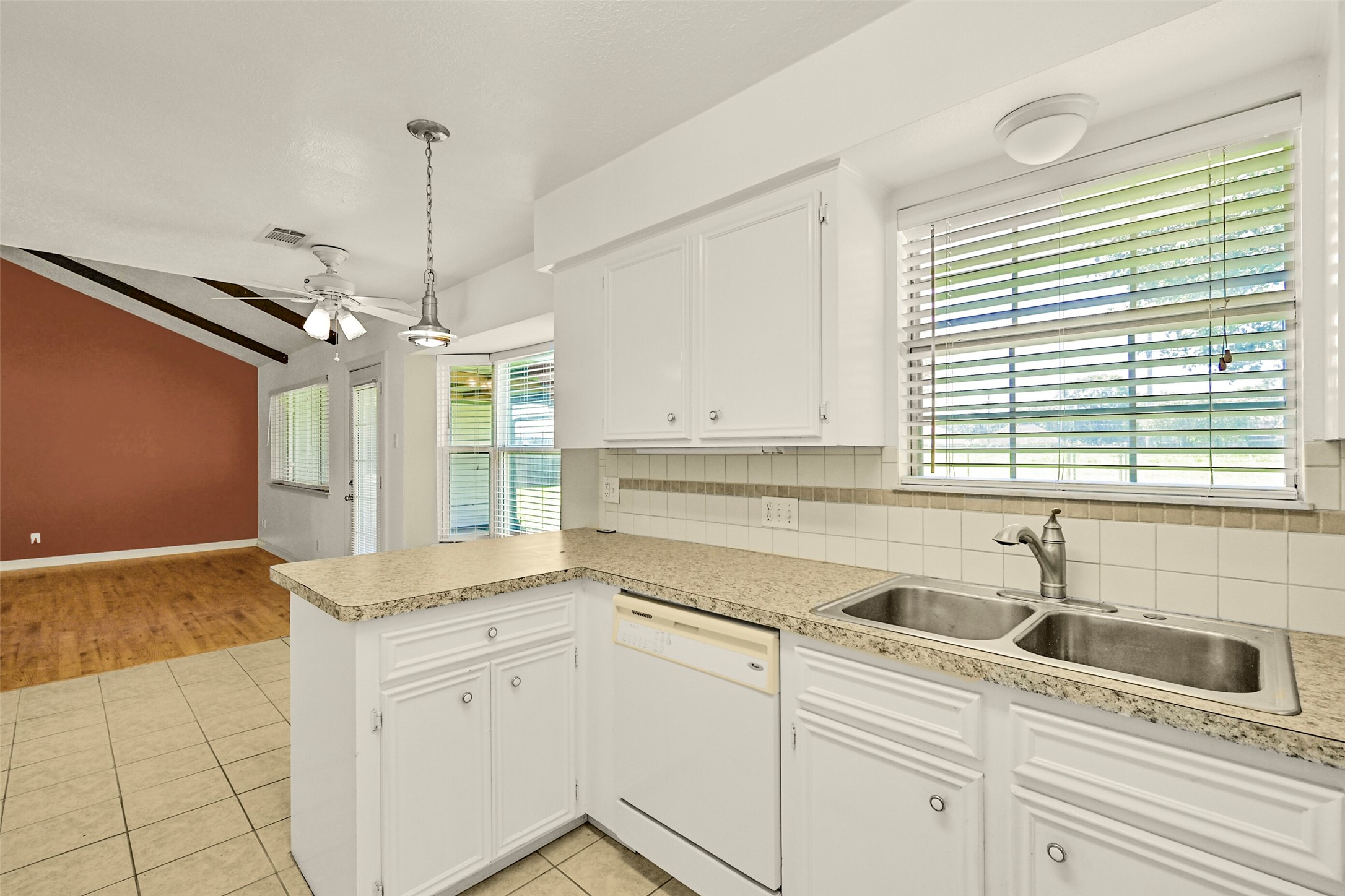 2003 Kingsway Drive Property Photo 11