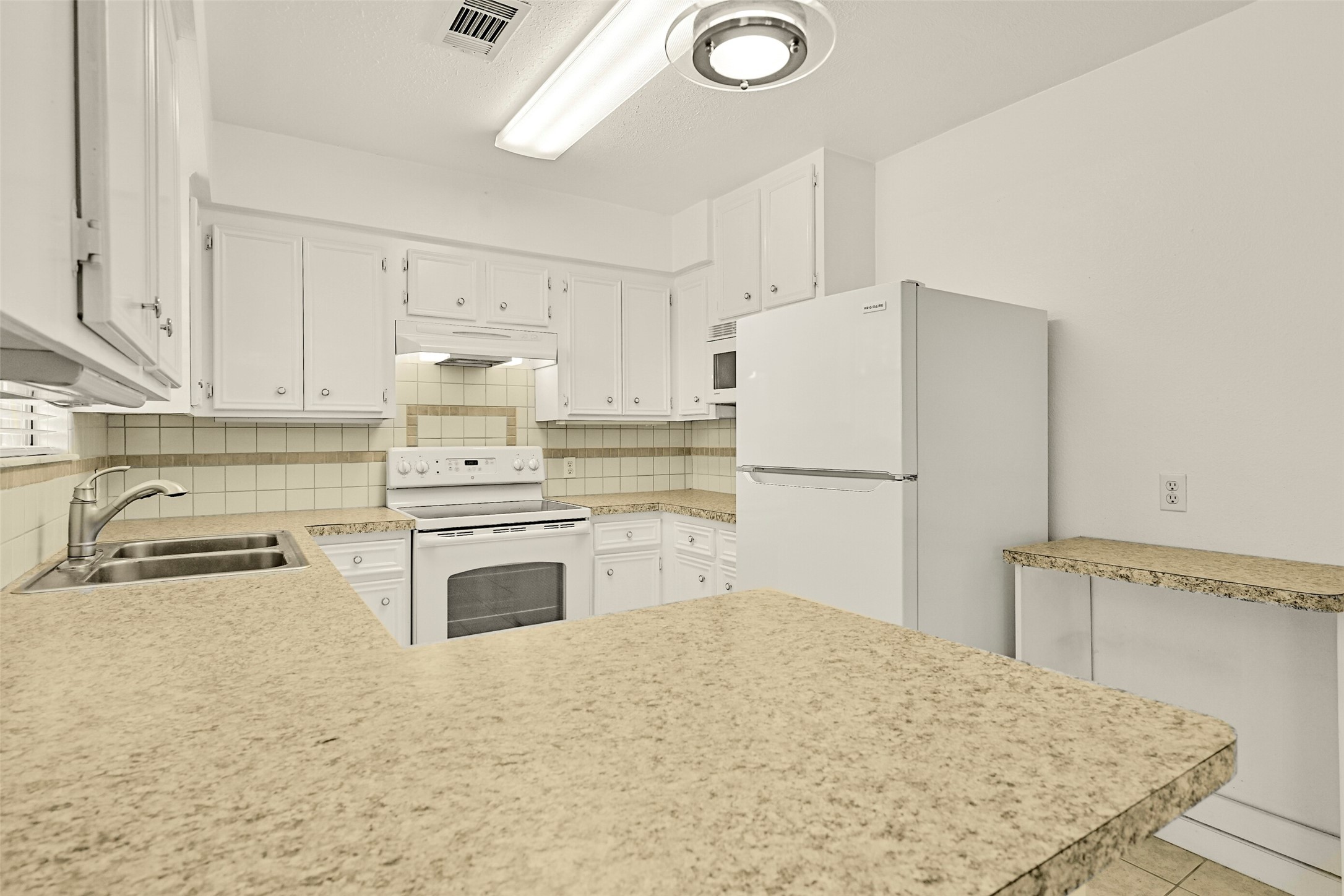 2003 Kingsway Drive Property Photo 13