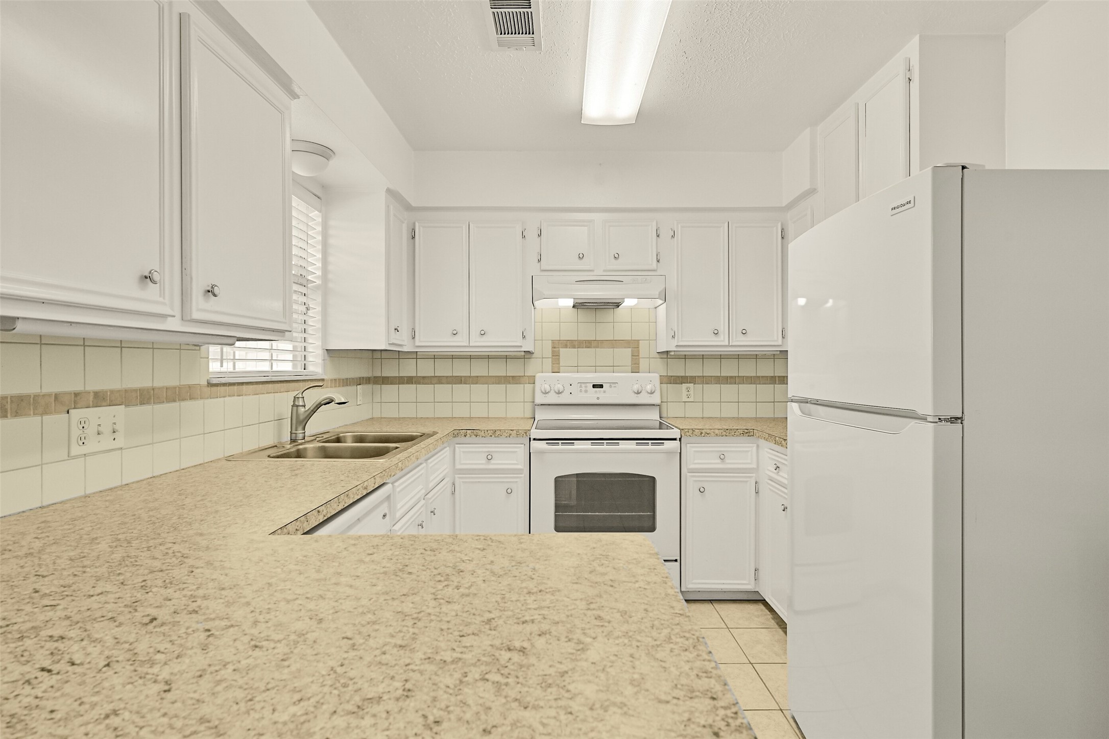 2003 Kingsway Drive Property Photo 14