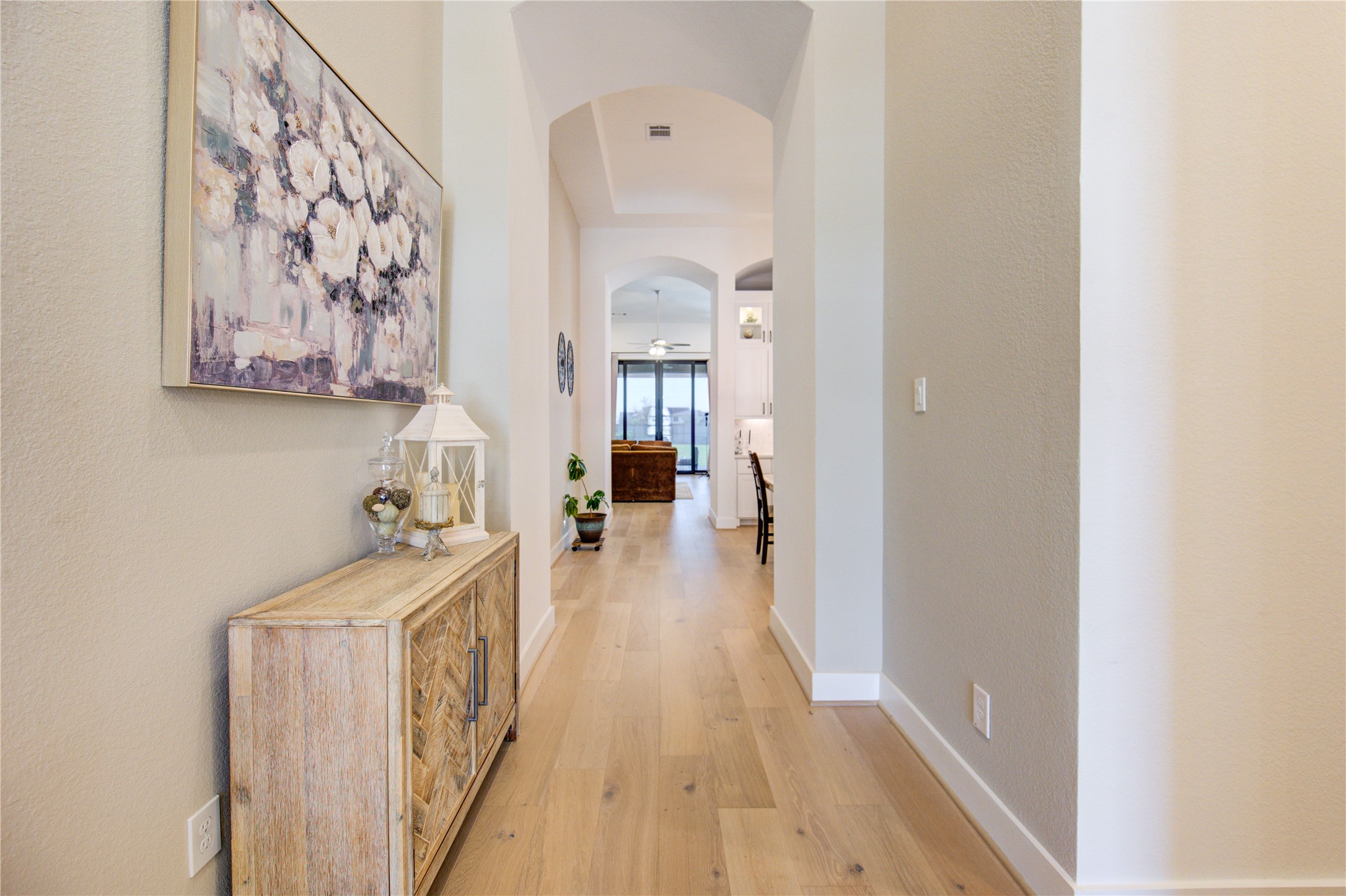 6811 Mirabeau Lane Property Photo 8