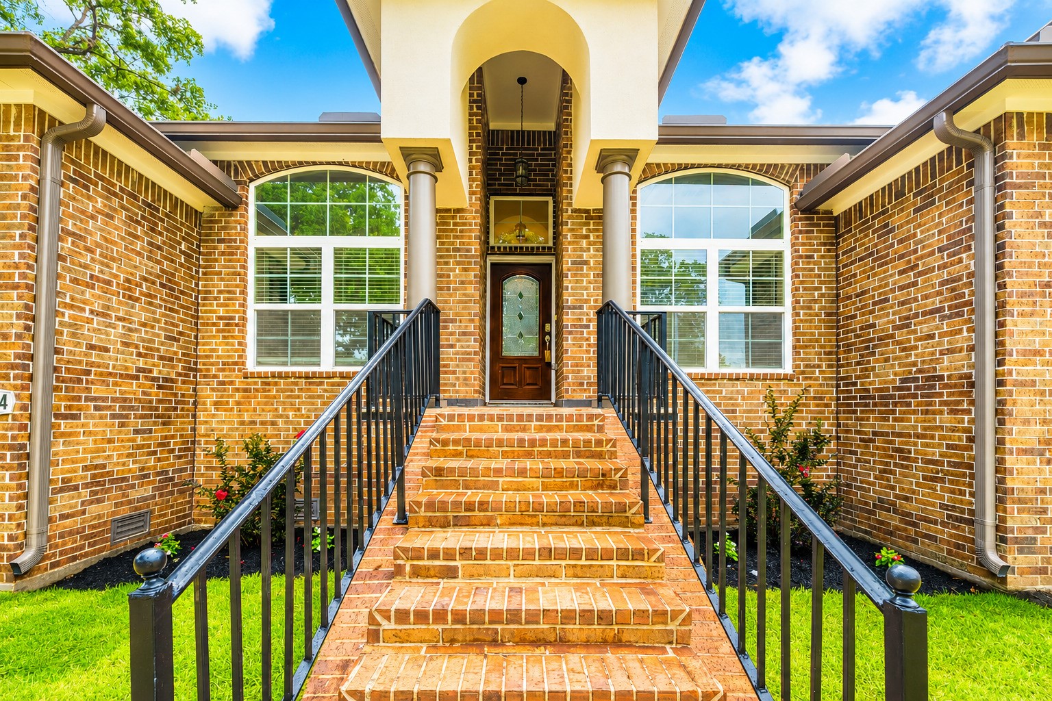 7214 Deep Forest Drive Property Photo 4