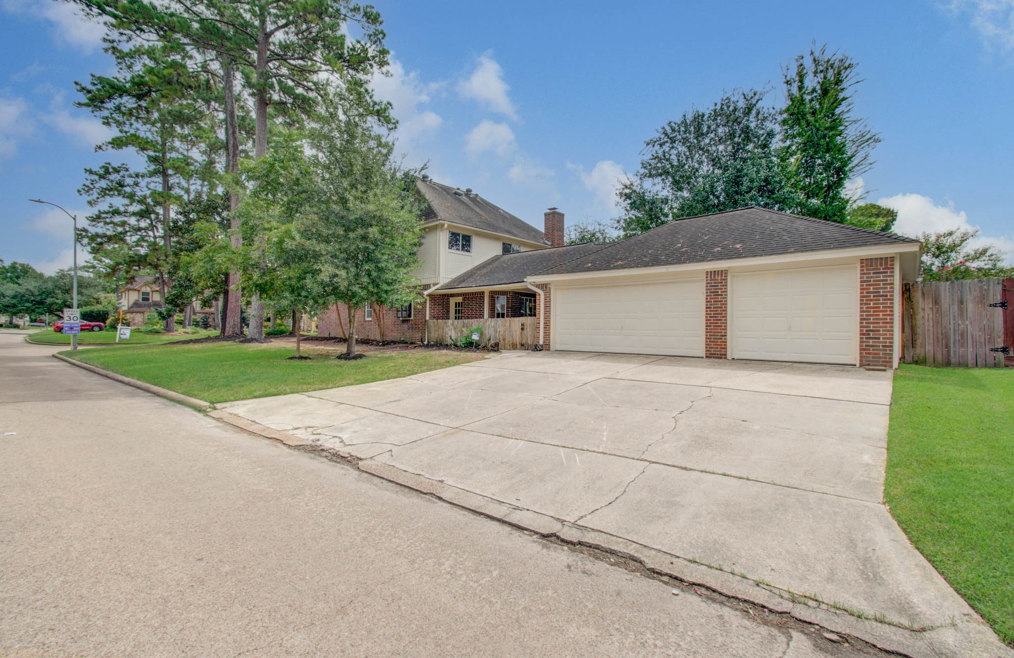 14635 Rosehill Drive Property Photo 3