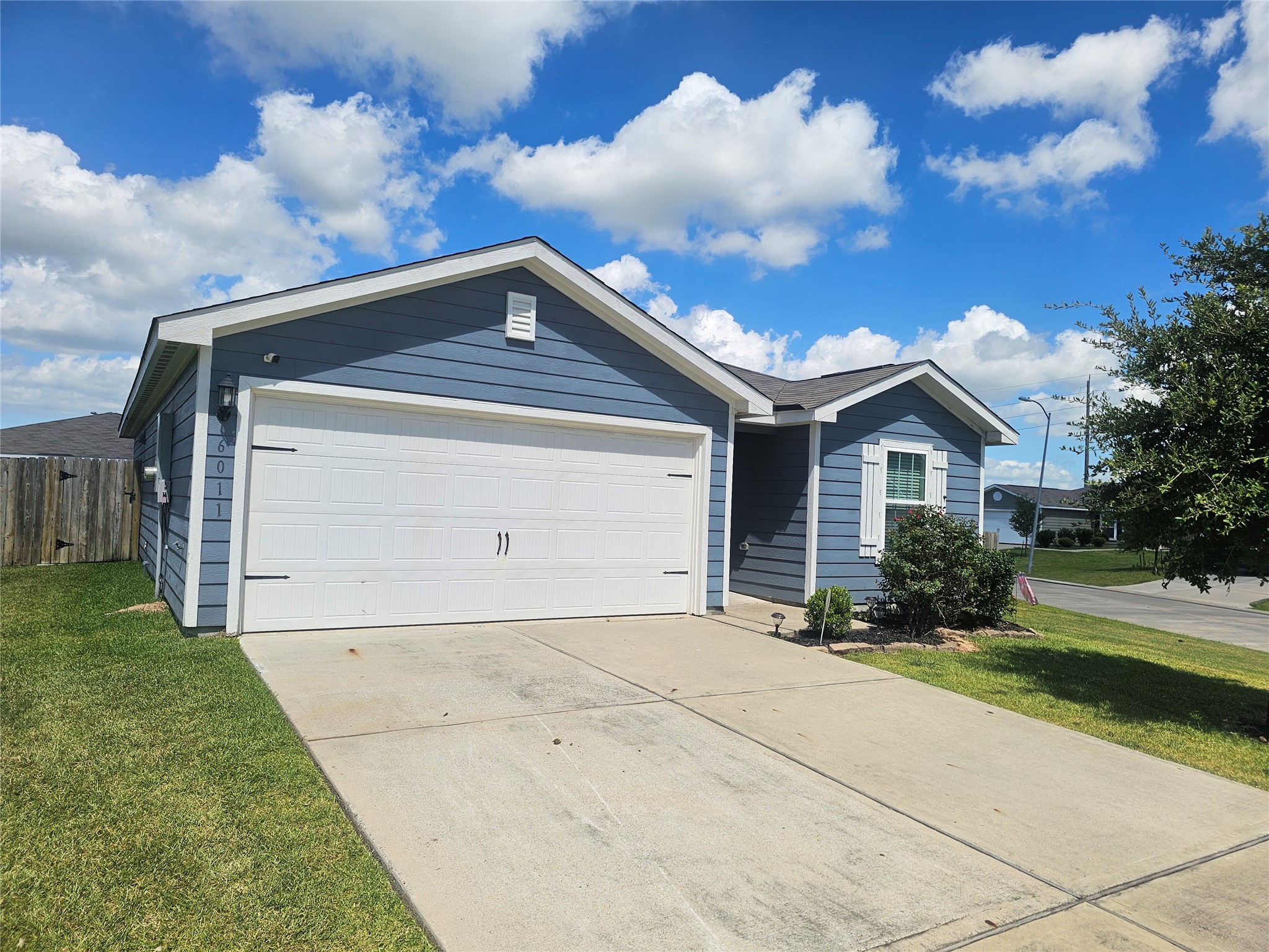 6011 Treasure Cove Road Property Photo 1