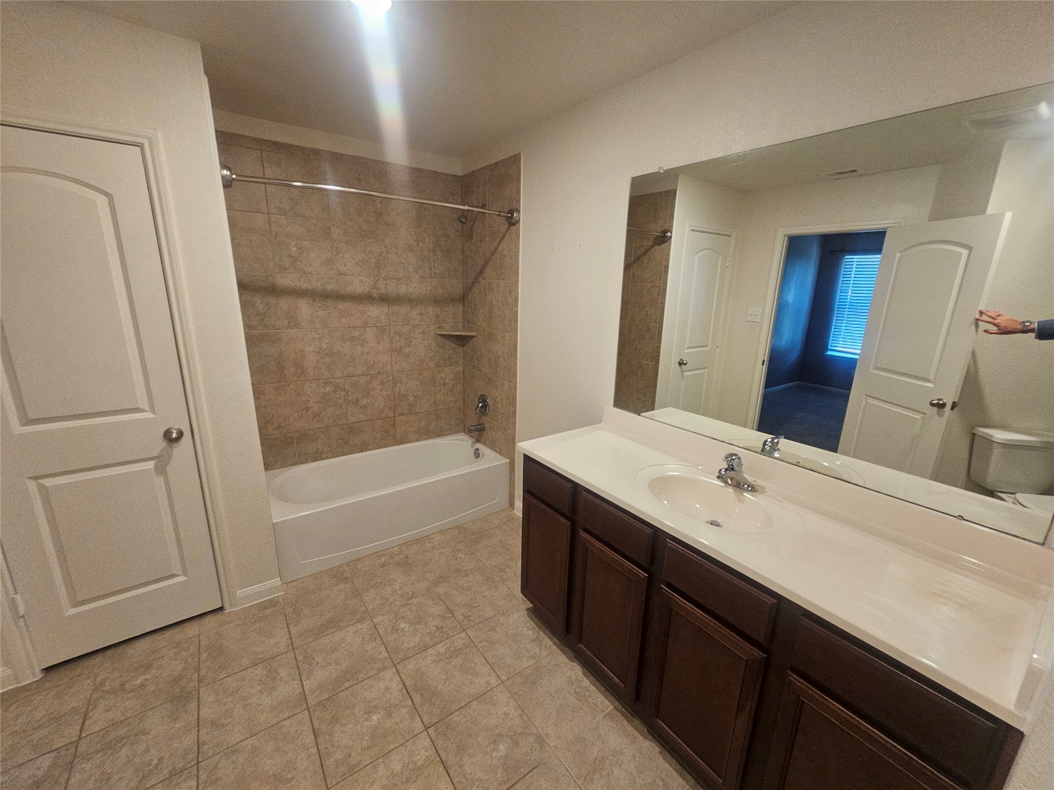 6011 Treasure Cove Road Property Photo 5