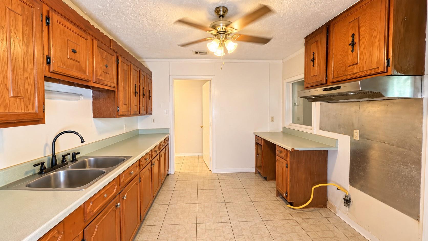 10927 Duane Street, Houston Tx 77047 Property Photo 5
