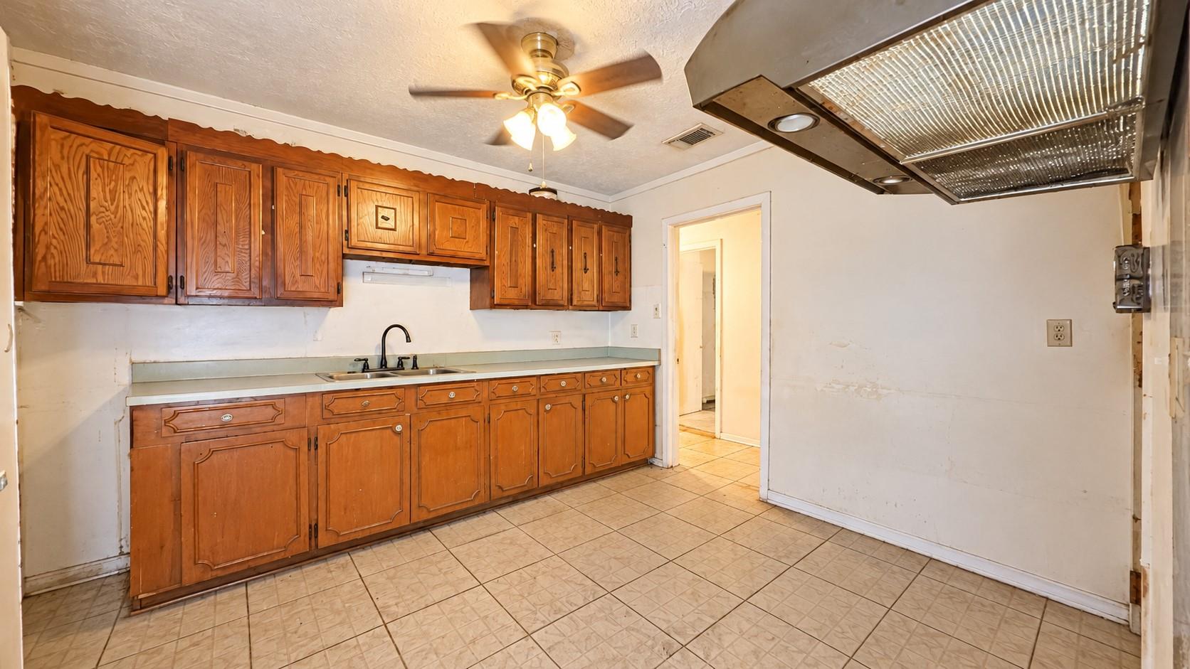 10927 Duane Street, Houston Tx 77047 Property Photo 6