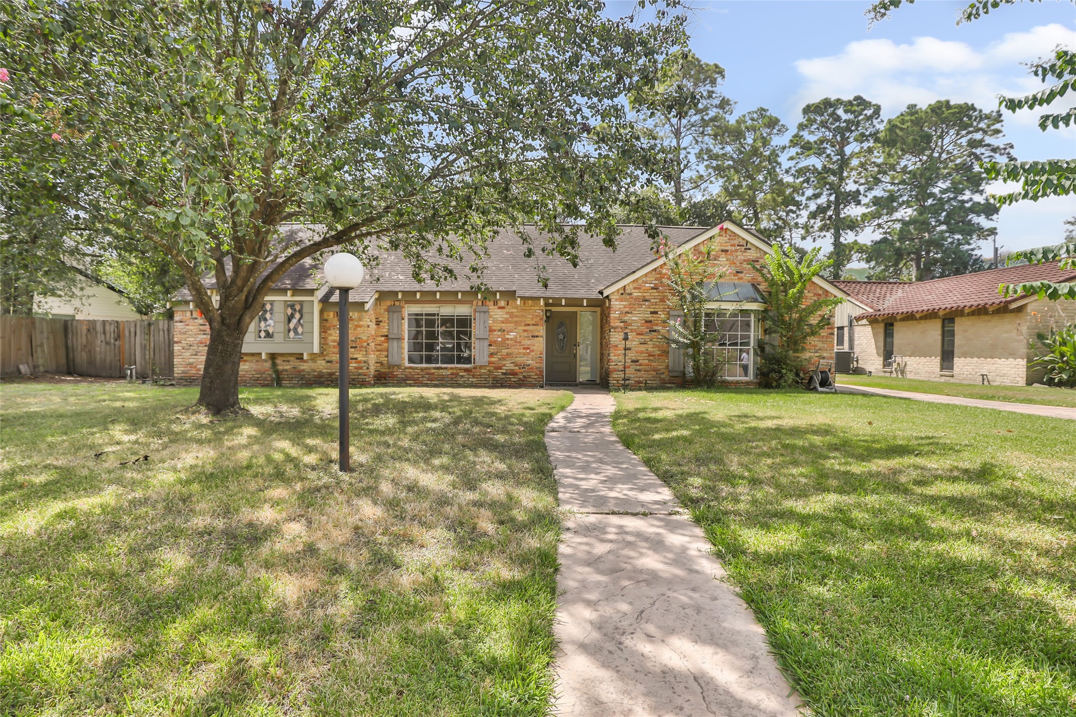 211 W North Hill Drive Property Photo 1