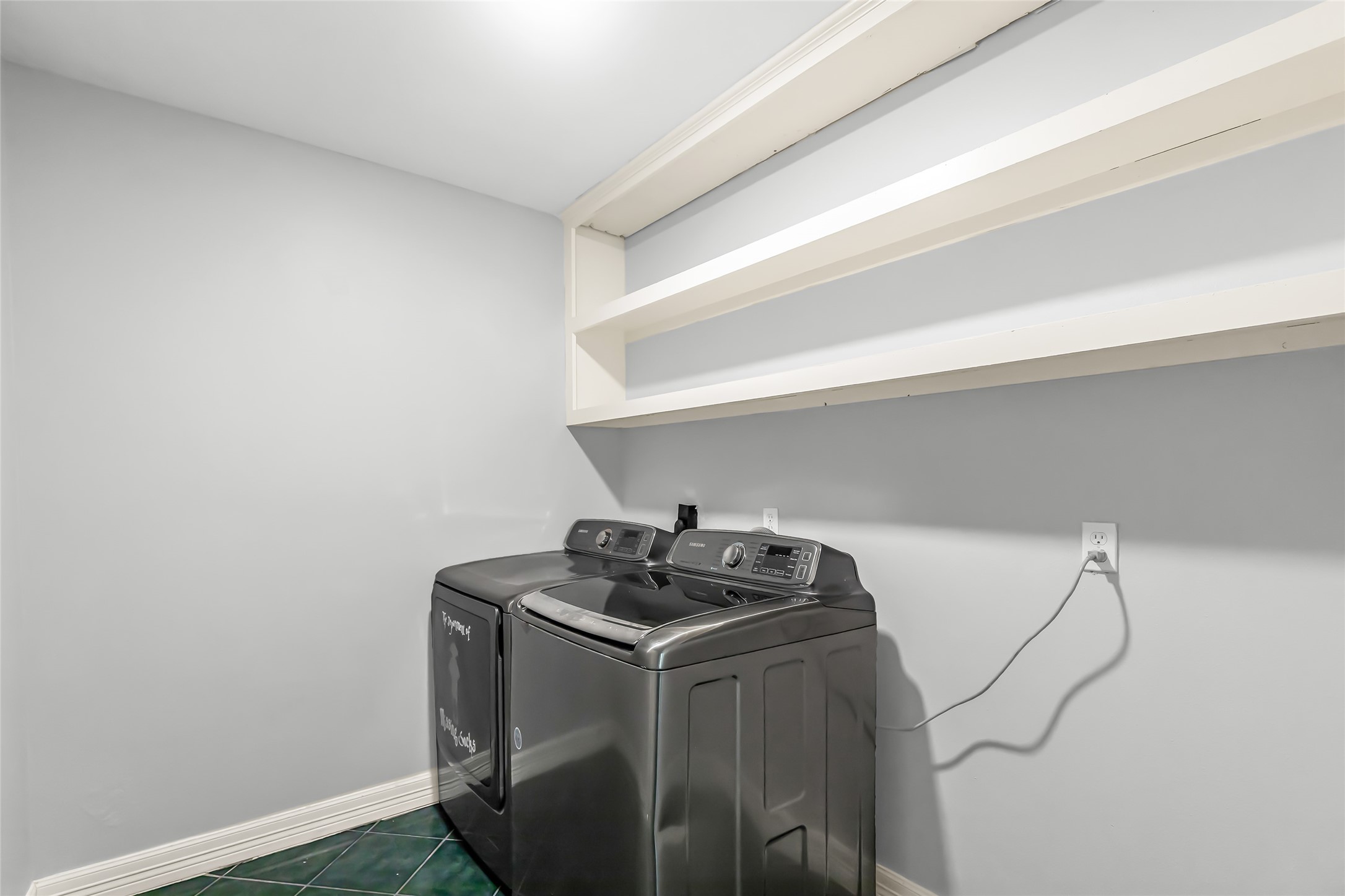 211 W North Hill Drive Property Photo 14
