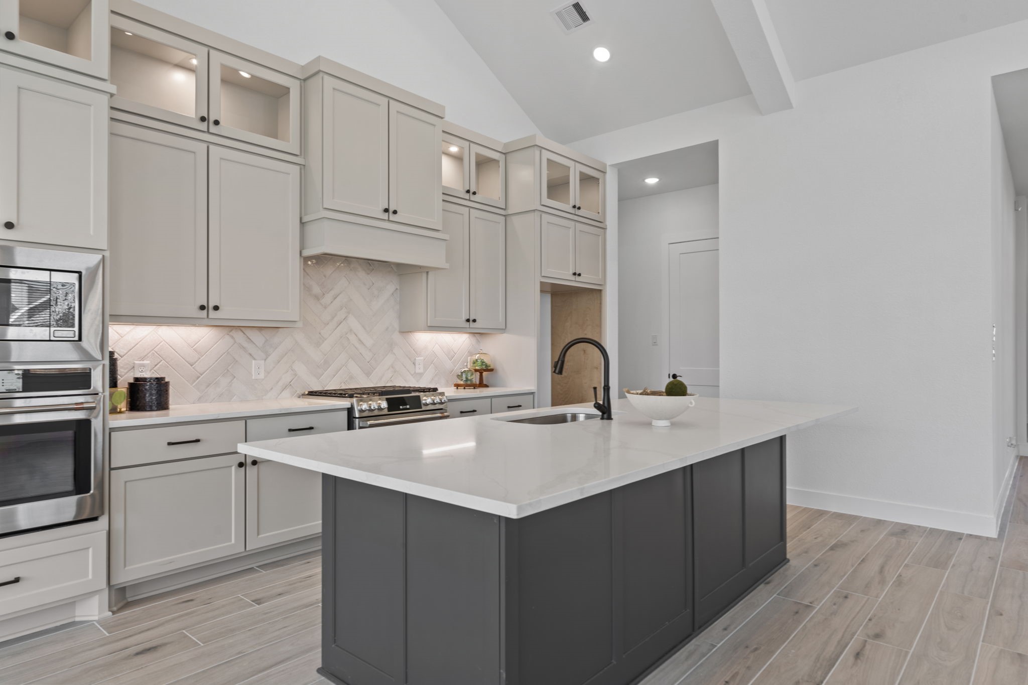 7414 Goldenrod Thicket Circle Property Photo 4