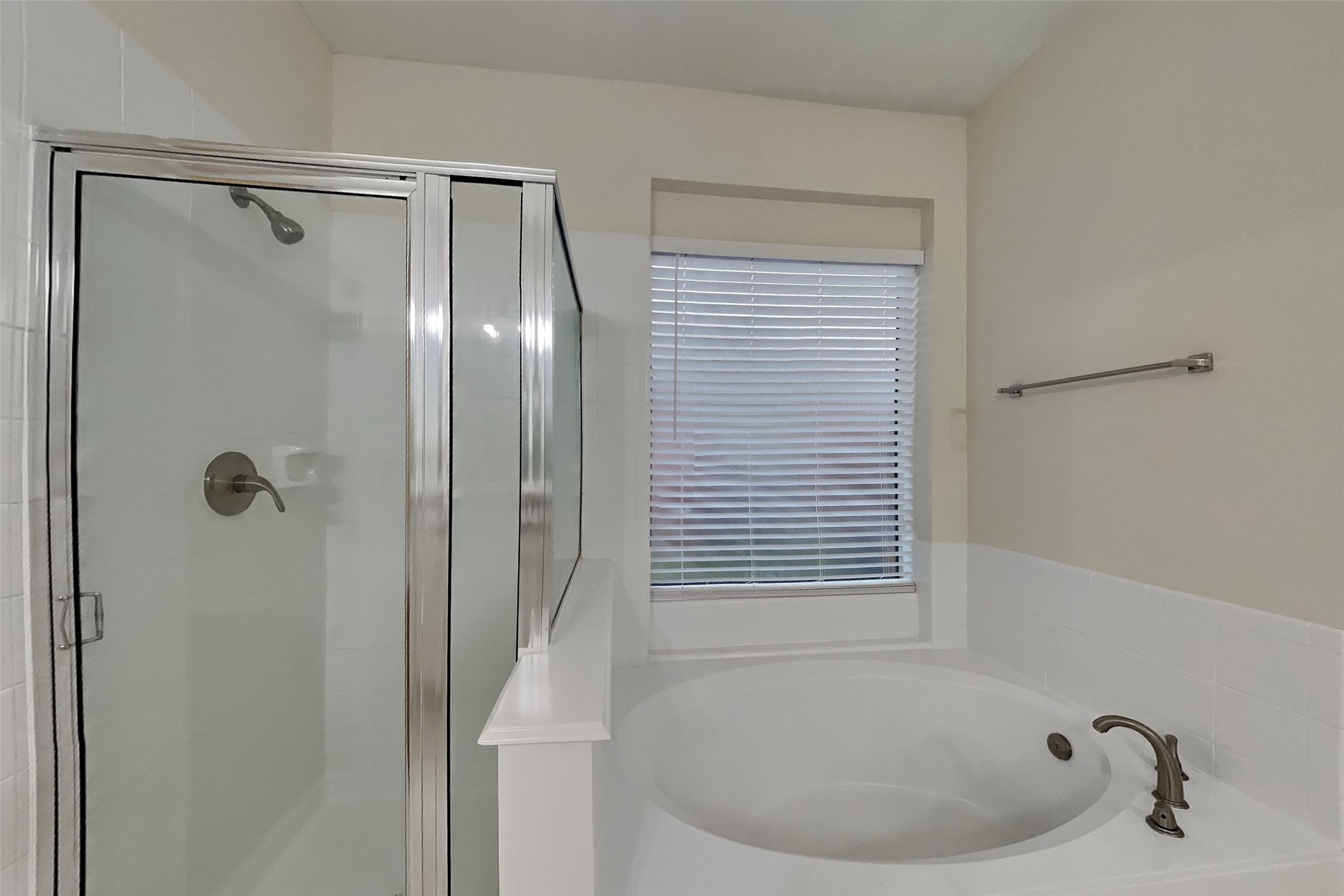 1418 Summer Rain Drive Property Photo 8