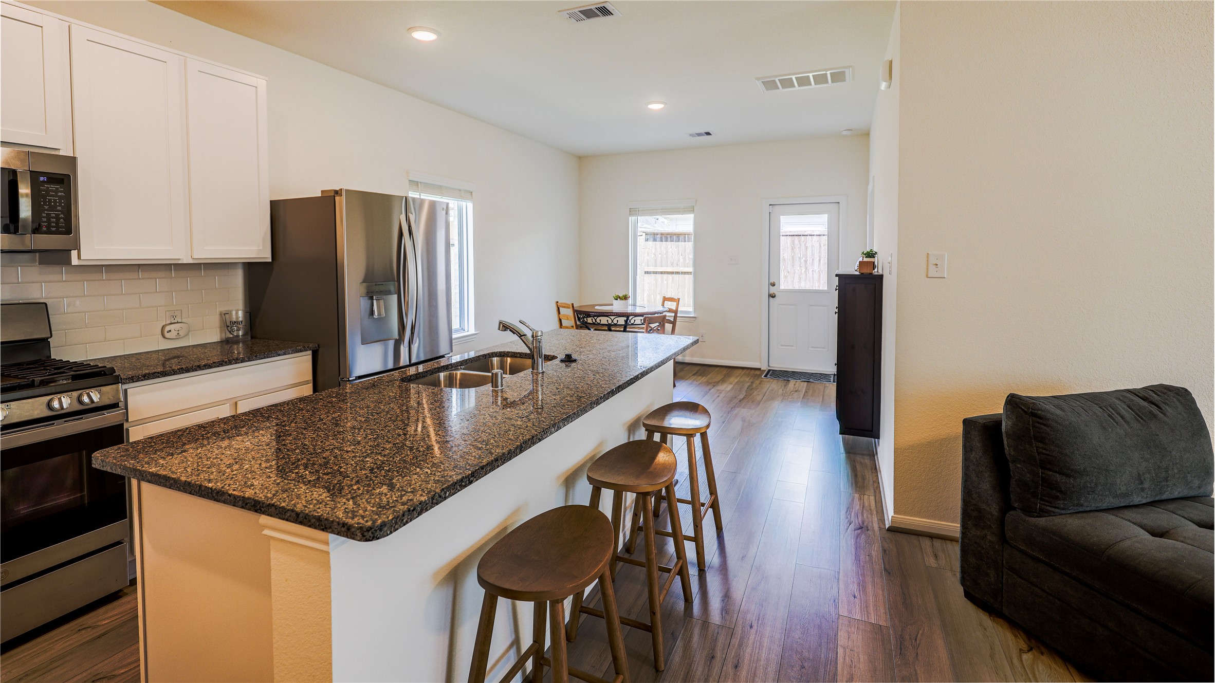 402 Flycatcher Court Property Photo 6