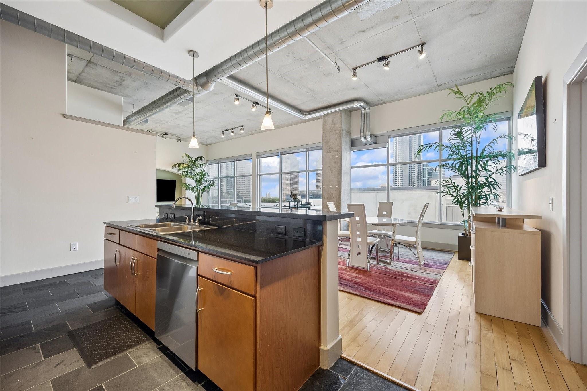 1901 Post Oak Boulevard 803 Property Photo 6
