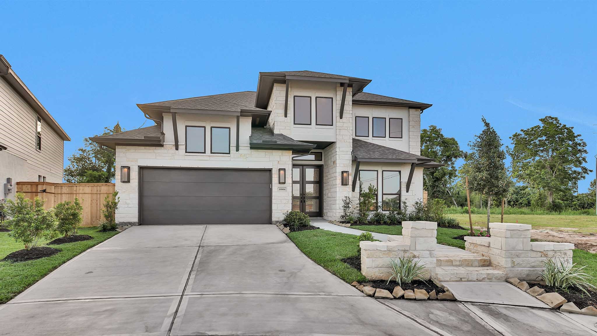 10806 Valencia Bend Drive Property Photo 1