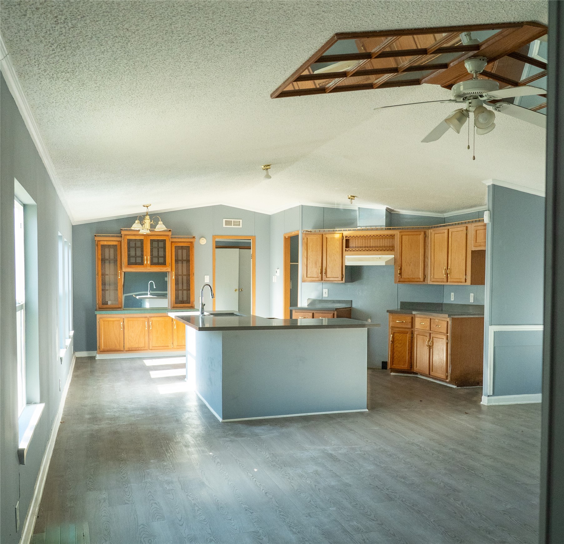 446 County Road 3546 Property Photo 5