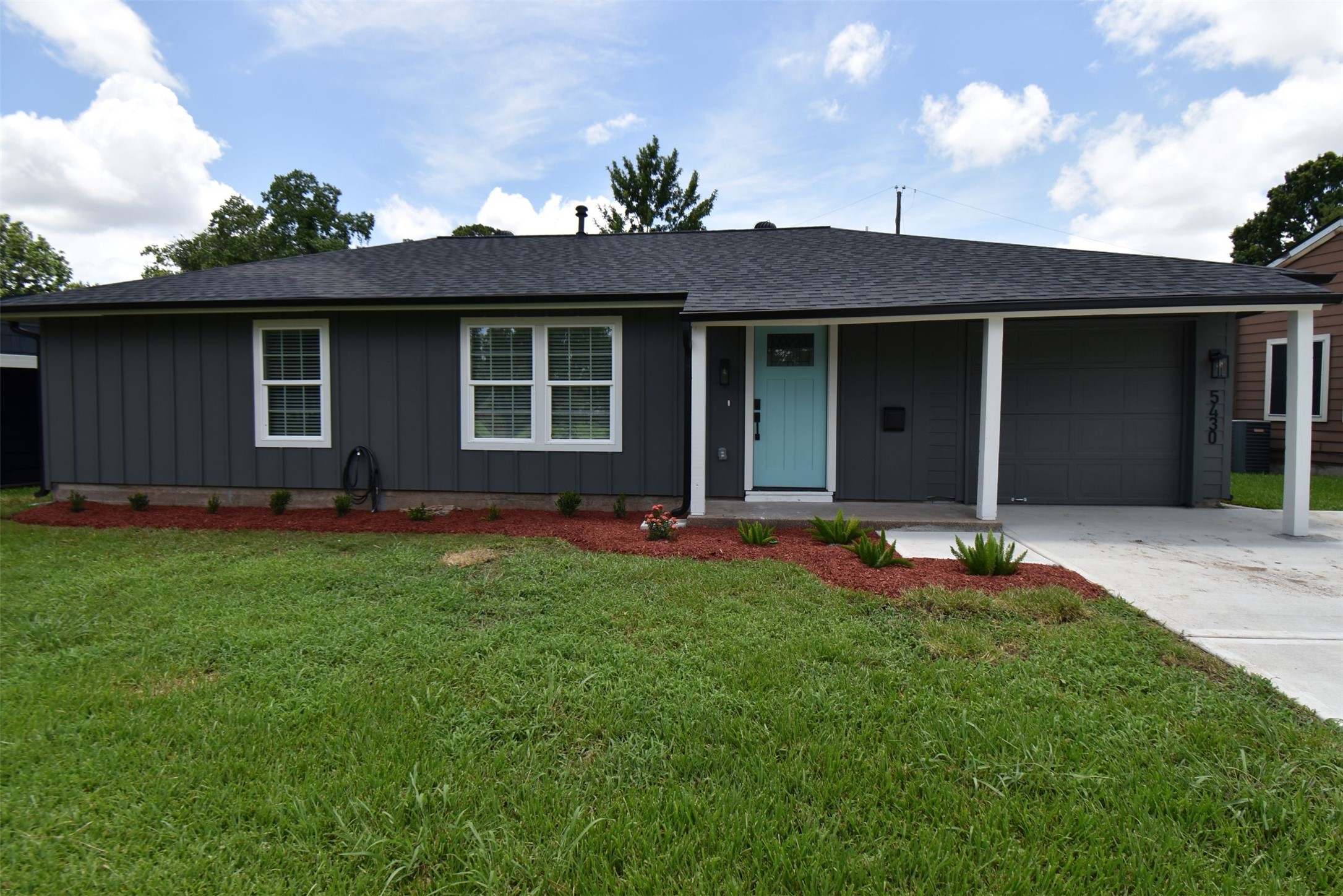 5430 N Crooked Creek Drive Property Photo 1