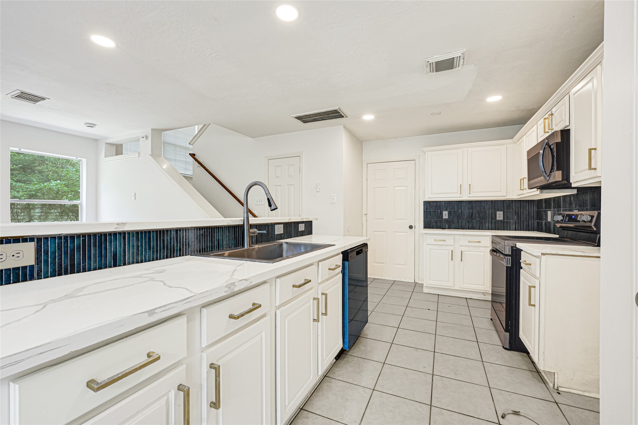 146 S Walden Elms Circle Property Photo 10