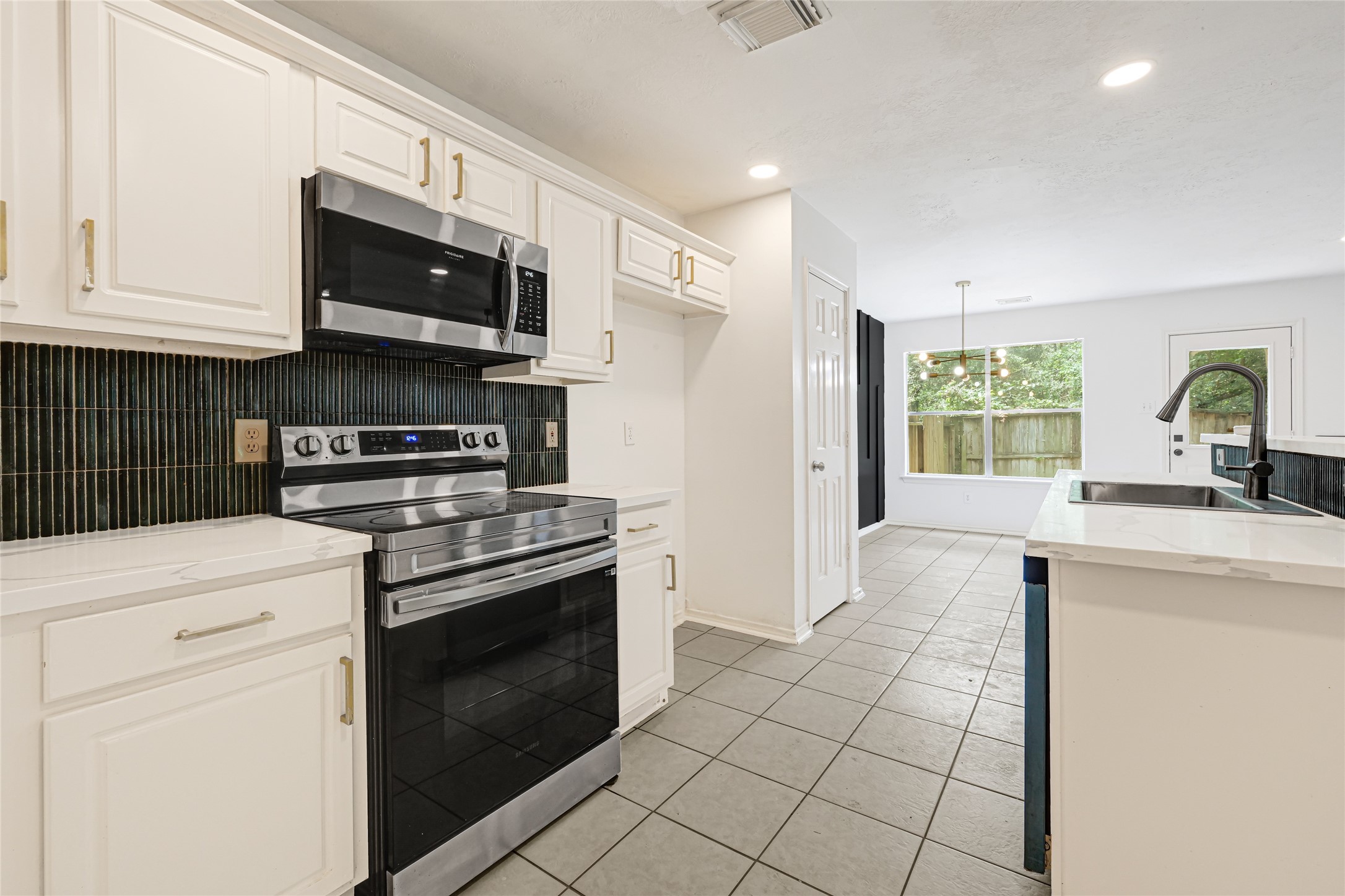 146 S Walden Elms Circle Property Photo 11