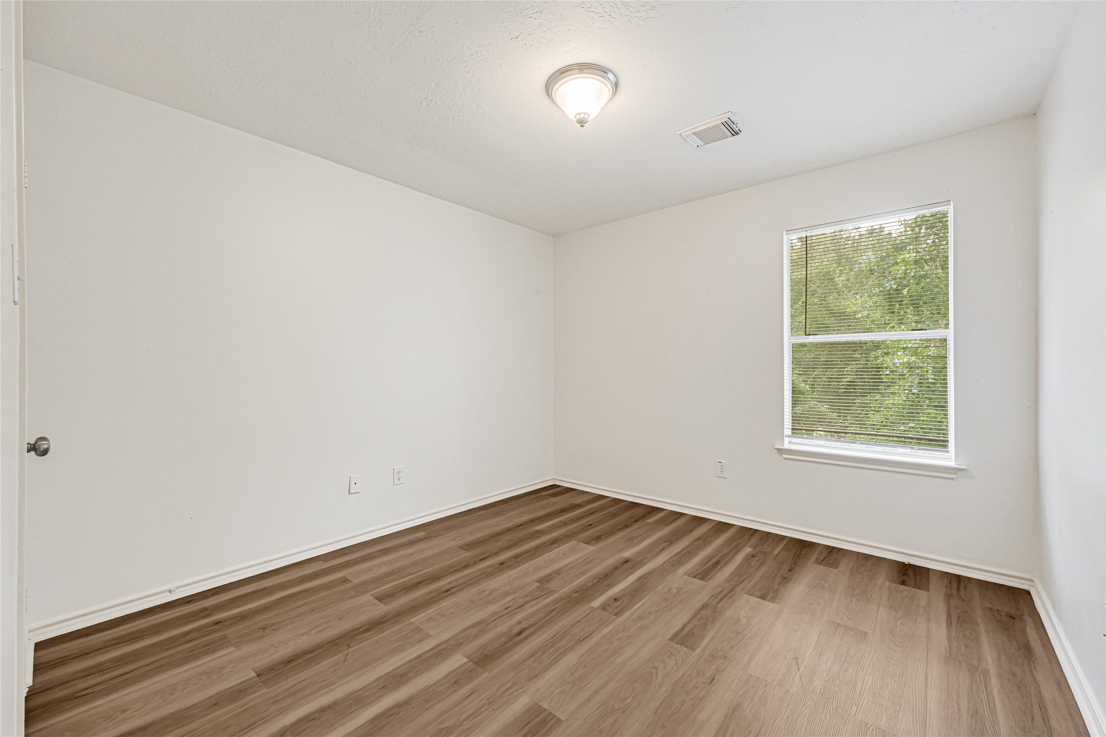 146 S Walden Elms Circle Property Photo 16