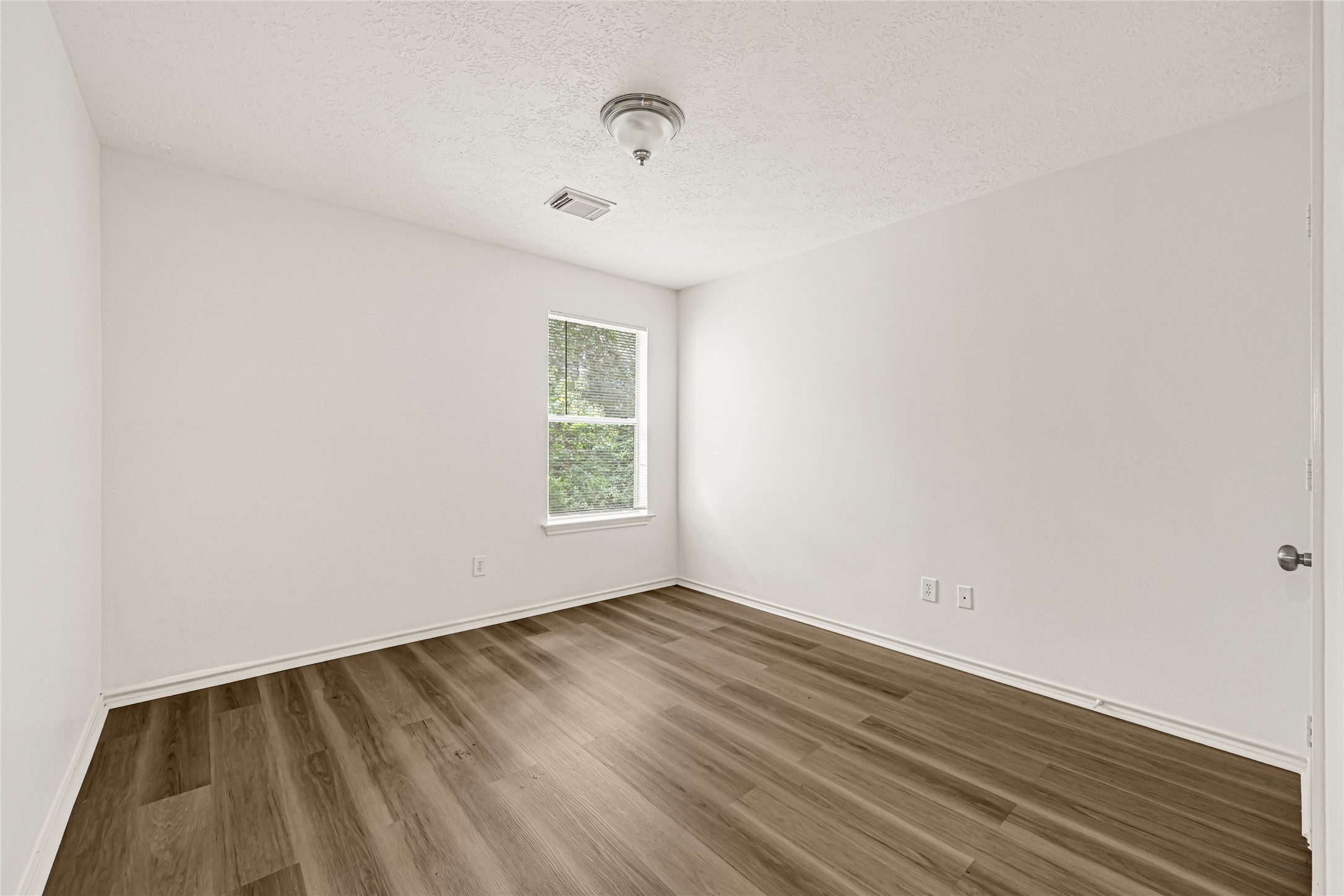 146 S Walden Elms Circle Property Photo 17