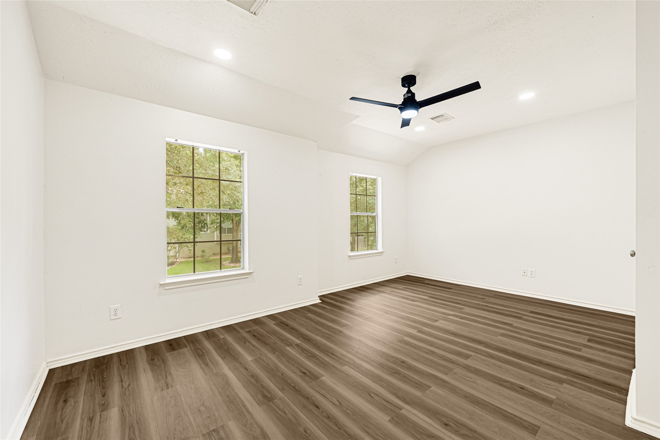 146 S Walden Elms Circle Property Photo 20