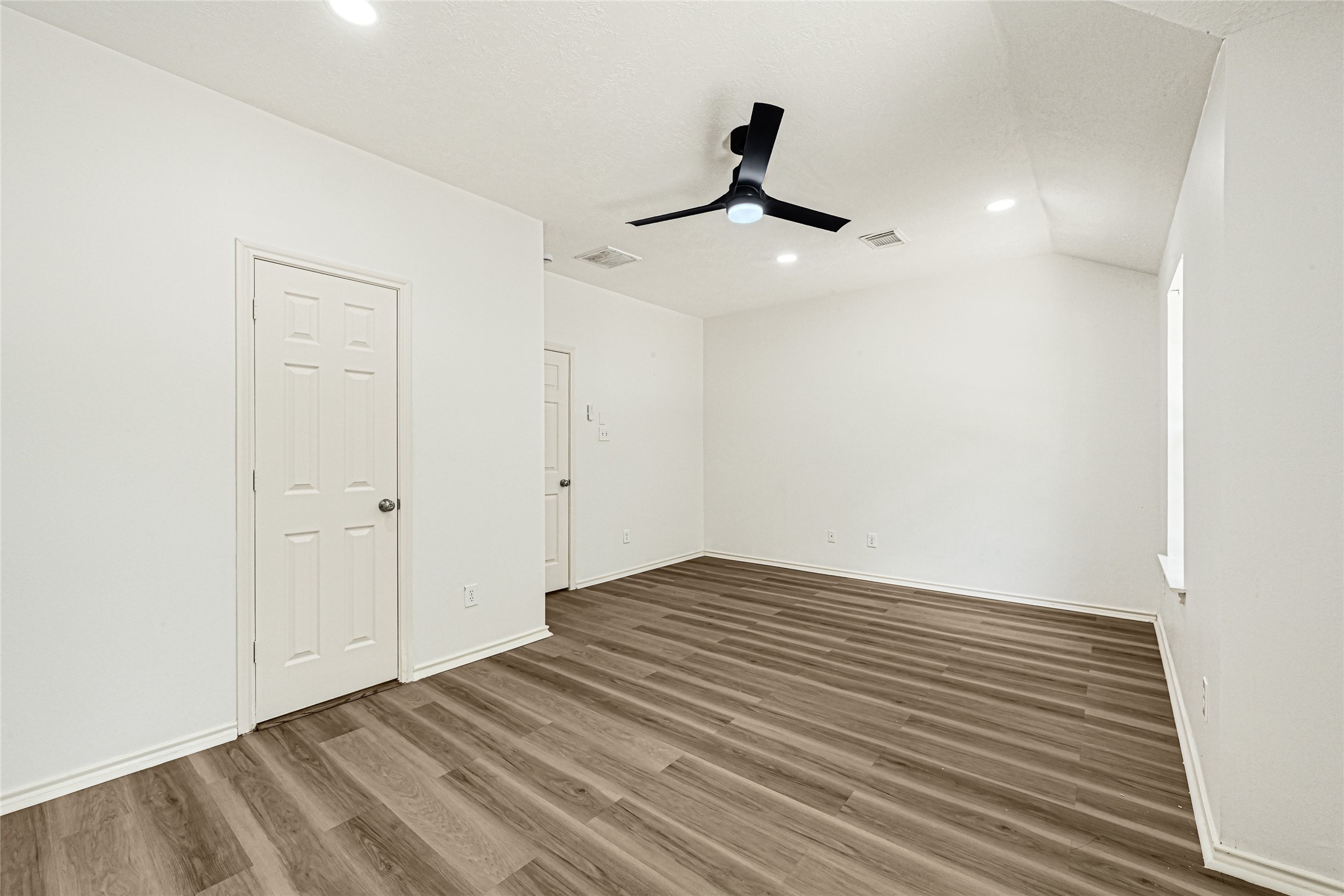146 S Walden Elms Circle Property Photo 21