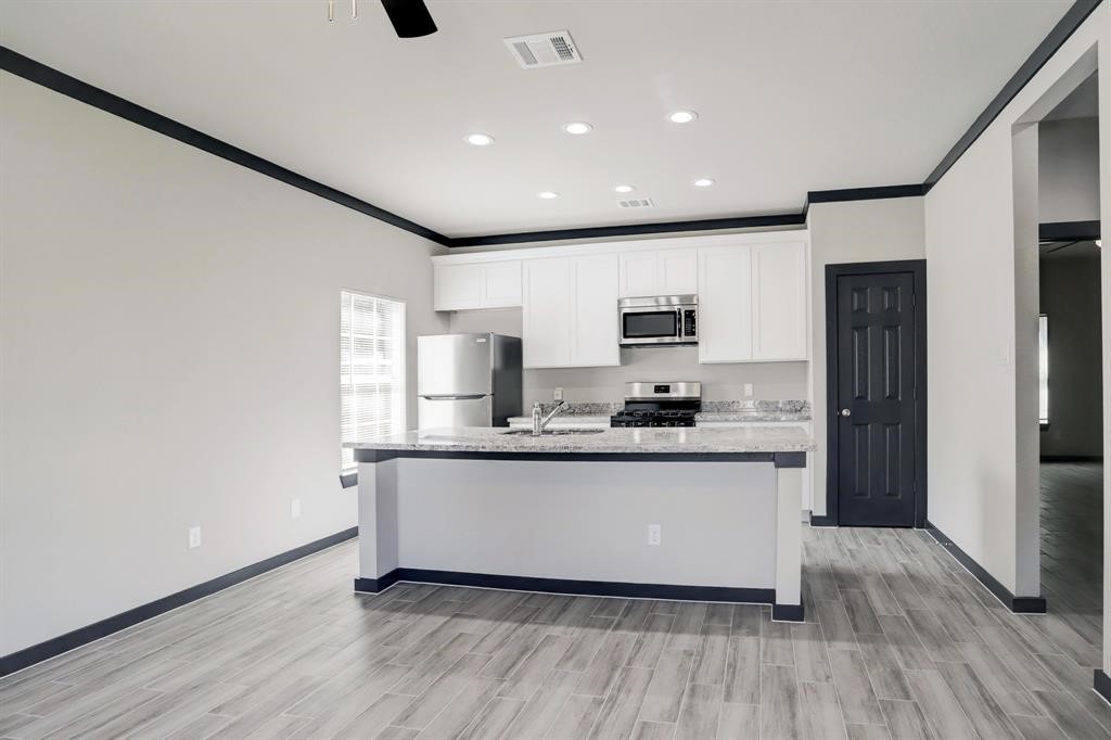 8103 Glass Street Property Photo 6